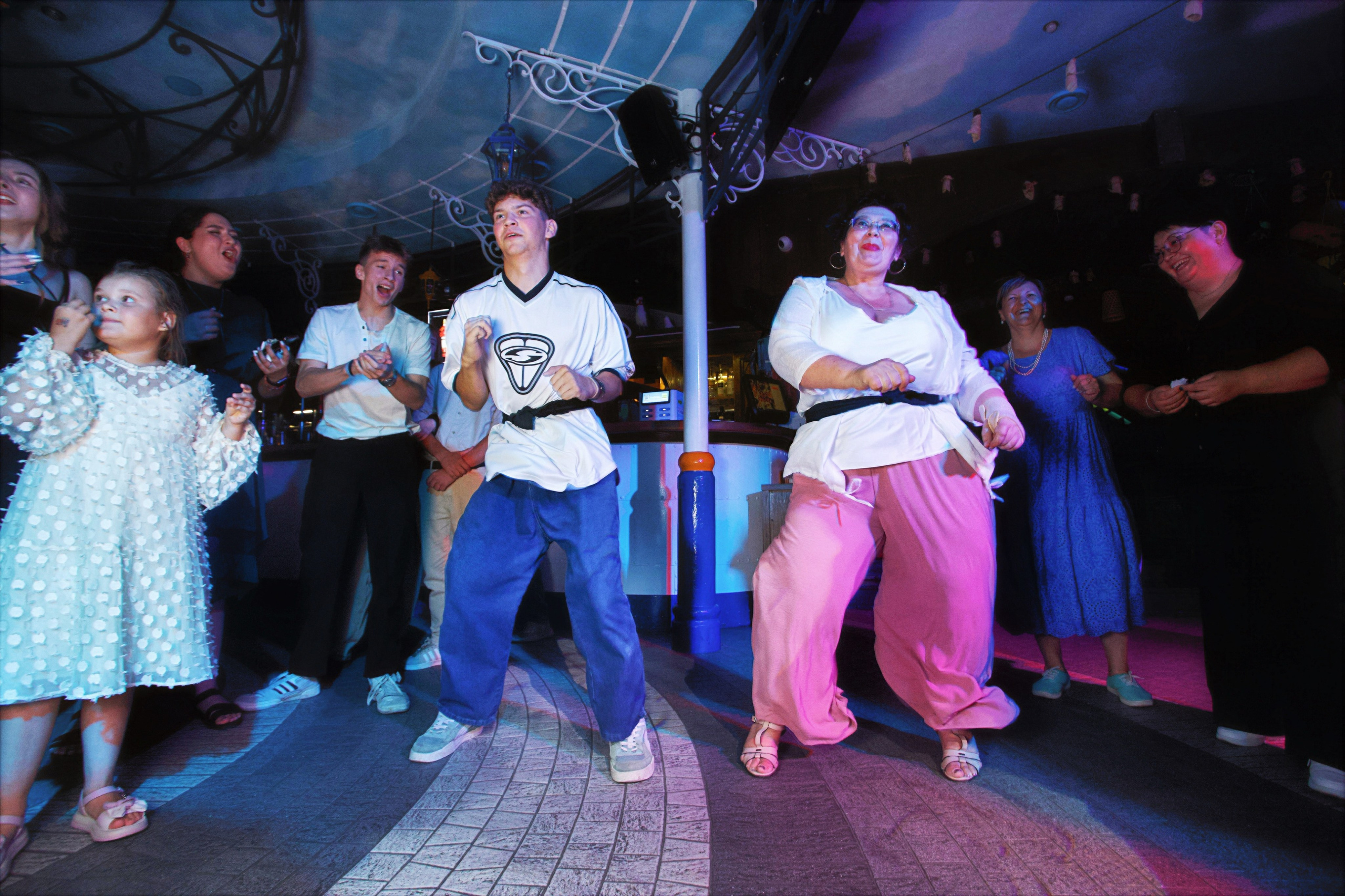 ВЫПУСКНОЙ «КОКОМО» 27.06.24. Репортажный фотограф Анапа