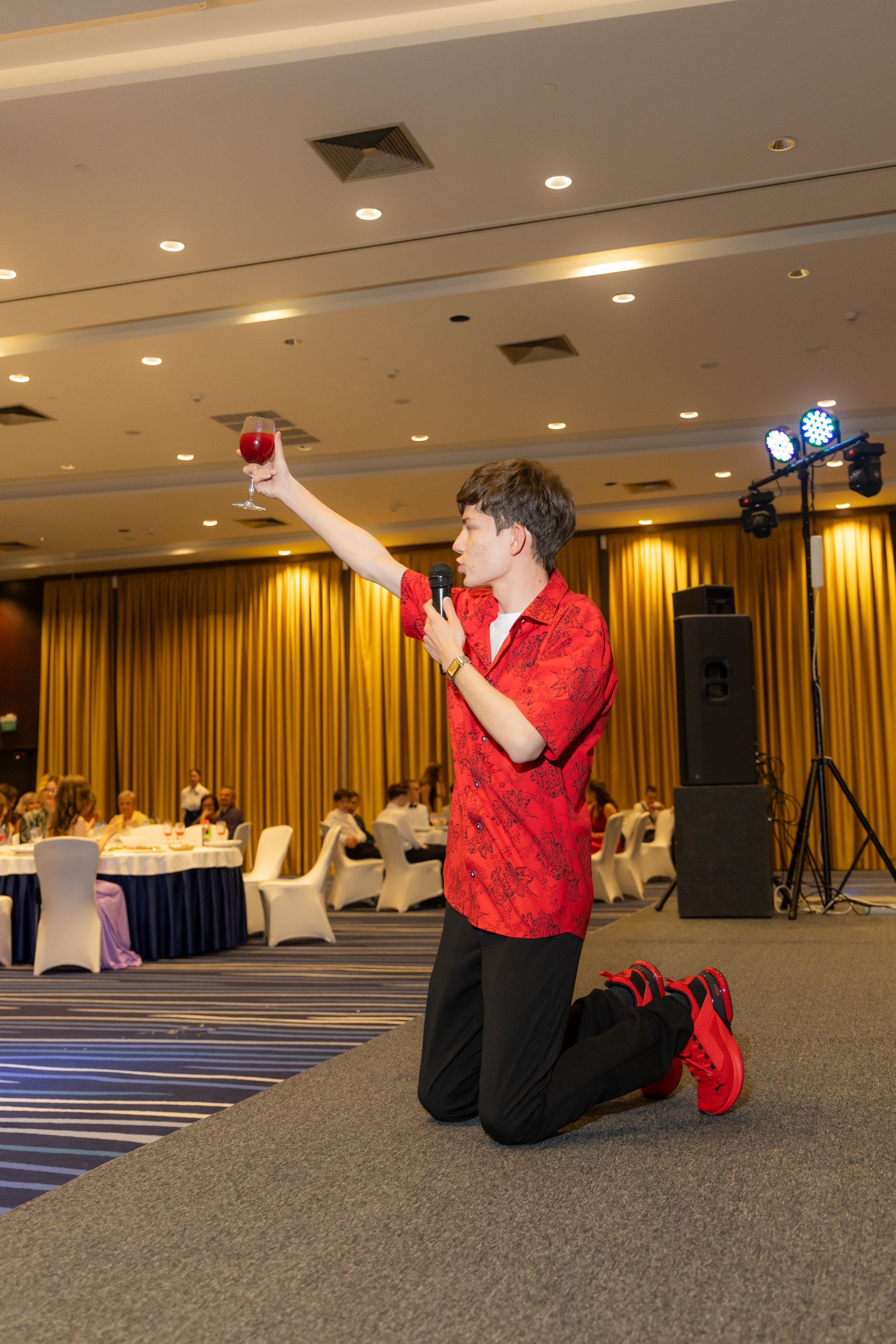 Radisson Blu выпускной 2024. Фотограф свадебный, репортажный, индивидуальный, фото для маркетплейсов, брендов, автосалонов