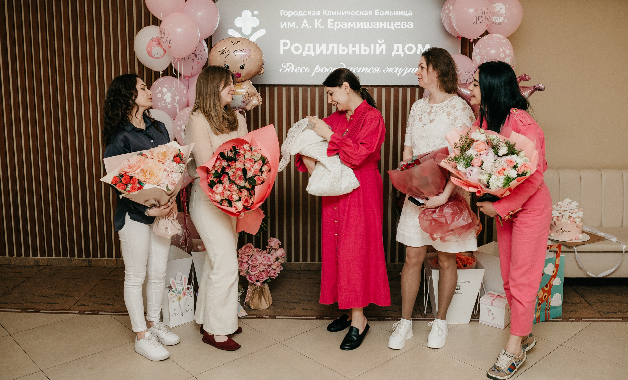 Выписка Адель. Ерамишанцева. Фотограф на выписку из роддома в Москве и МО