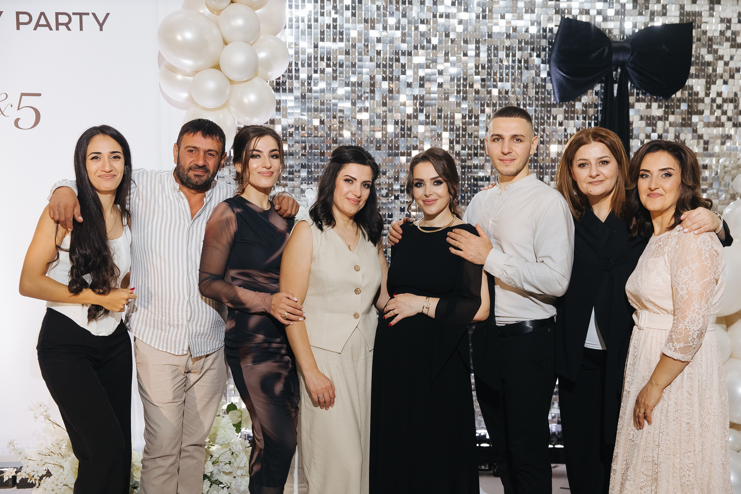 Ани и Назели. 35&5 День рождения, «Янтарь». Фотограф в Красноярске Надежда Воскресенская