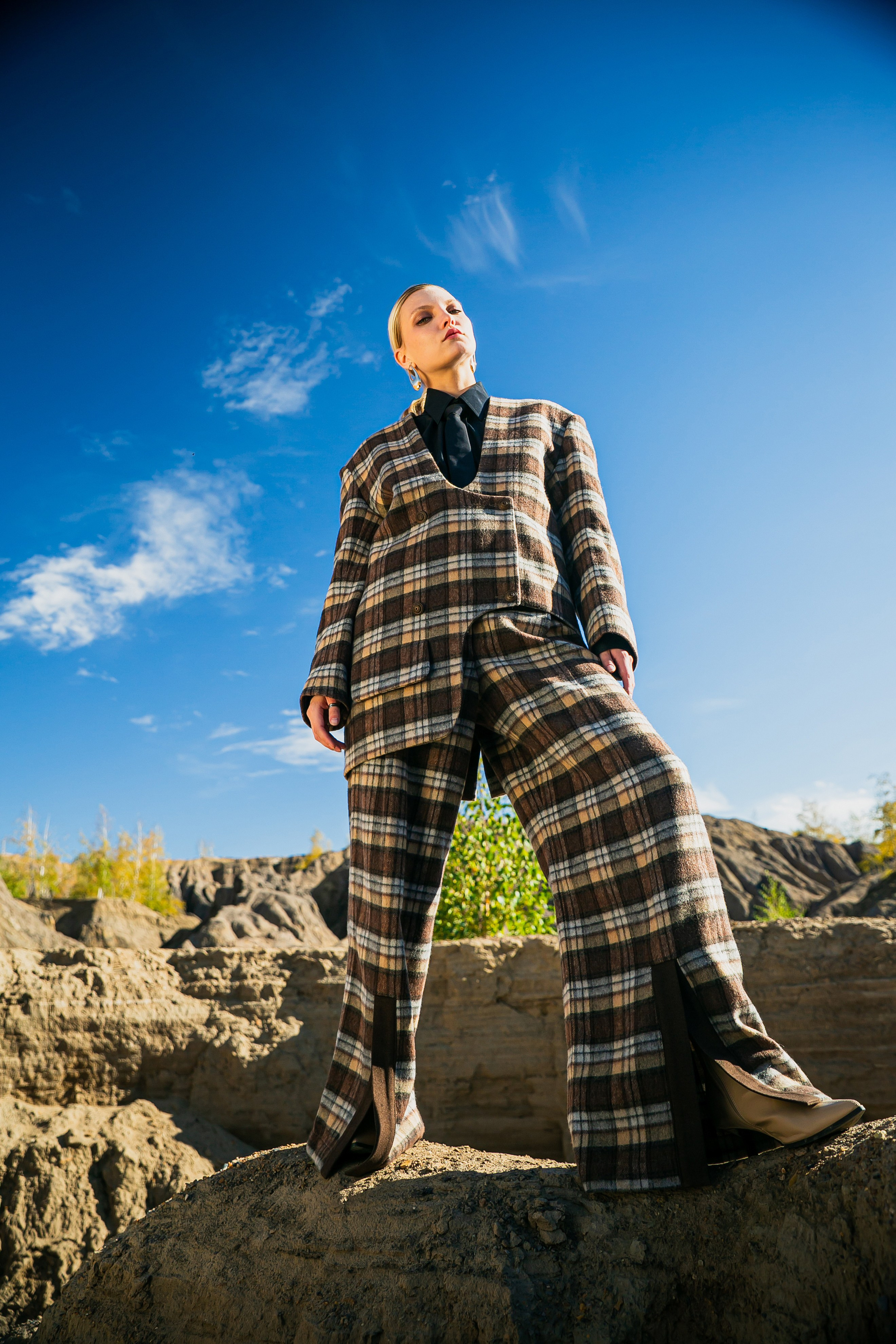 LOOKBOOK Autumn 2025 for AMUNESTIC. АННА ВЕРСО / ANNA VERSO | Визуальный художник / Visual artist