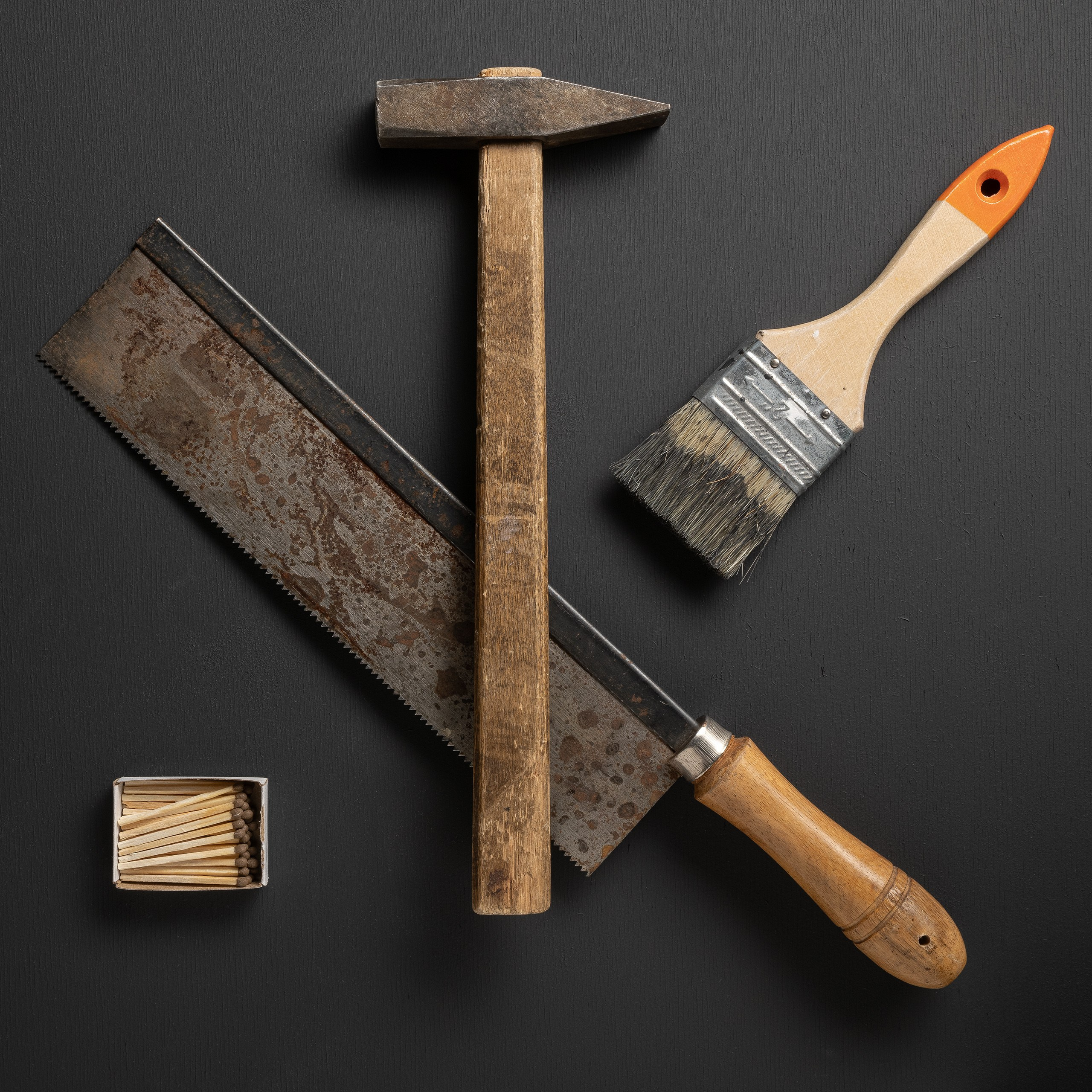 Предметный разговор. Фотосъёмка предметов. Ножовка,молоток, кисть, спички.