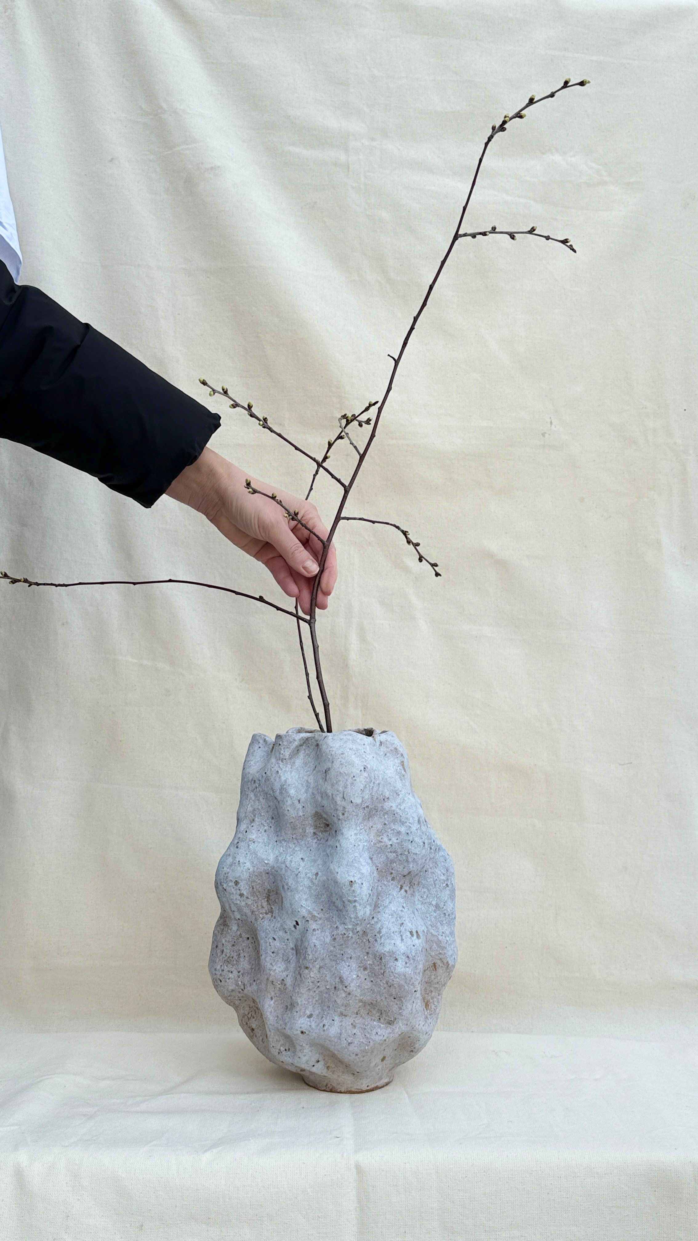 Ваза «Большой серый камень». Арт-керамика Катерины Жизневской