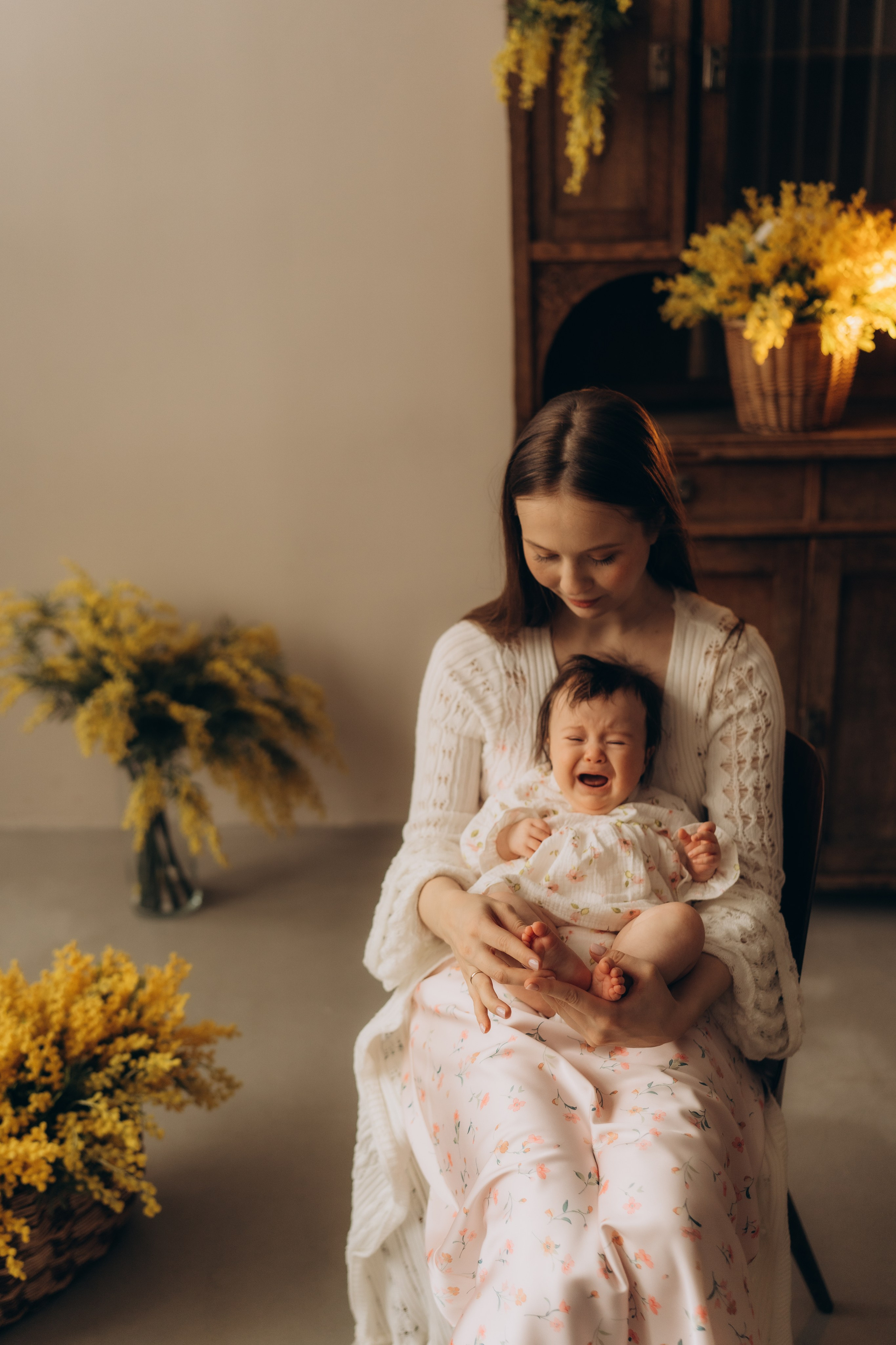 Мама с дочкой и мимозы. Семейный фотограф в Казани