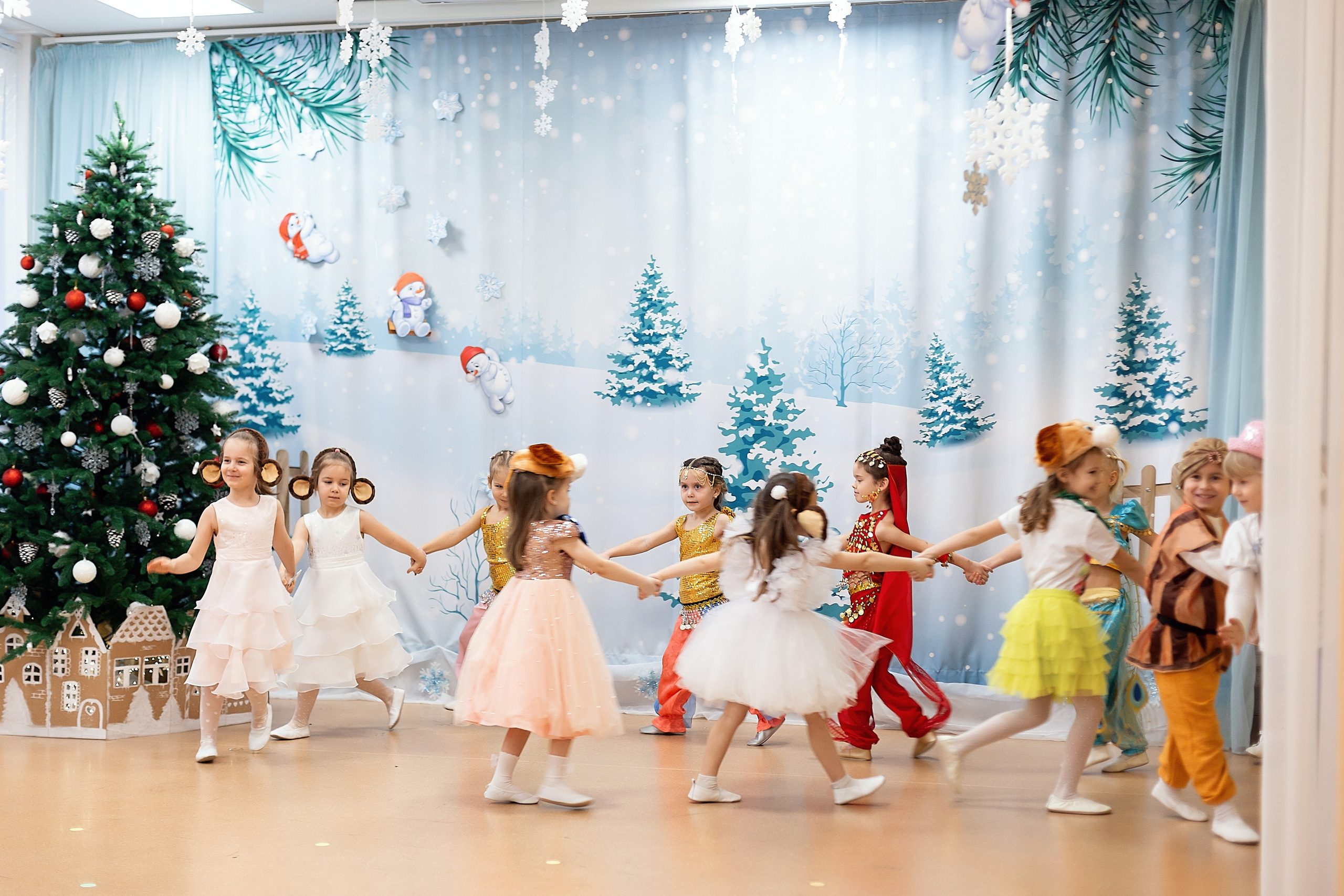 Утренник_"Веселый балаганчик» 2024. Семейный фотограф в Санкт-Петербурге