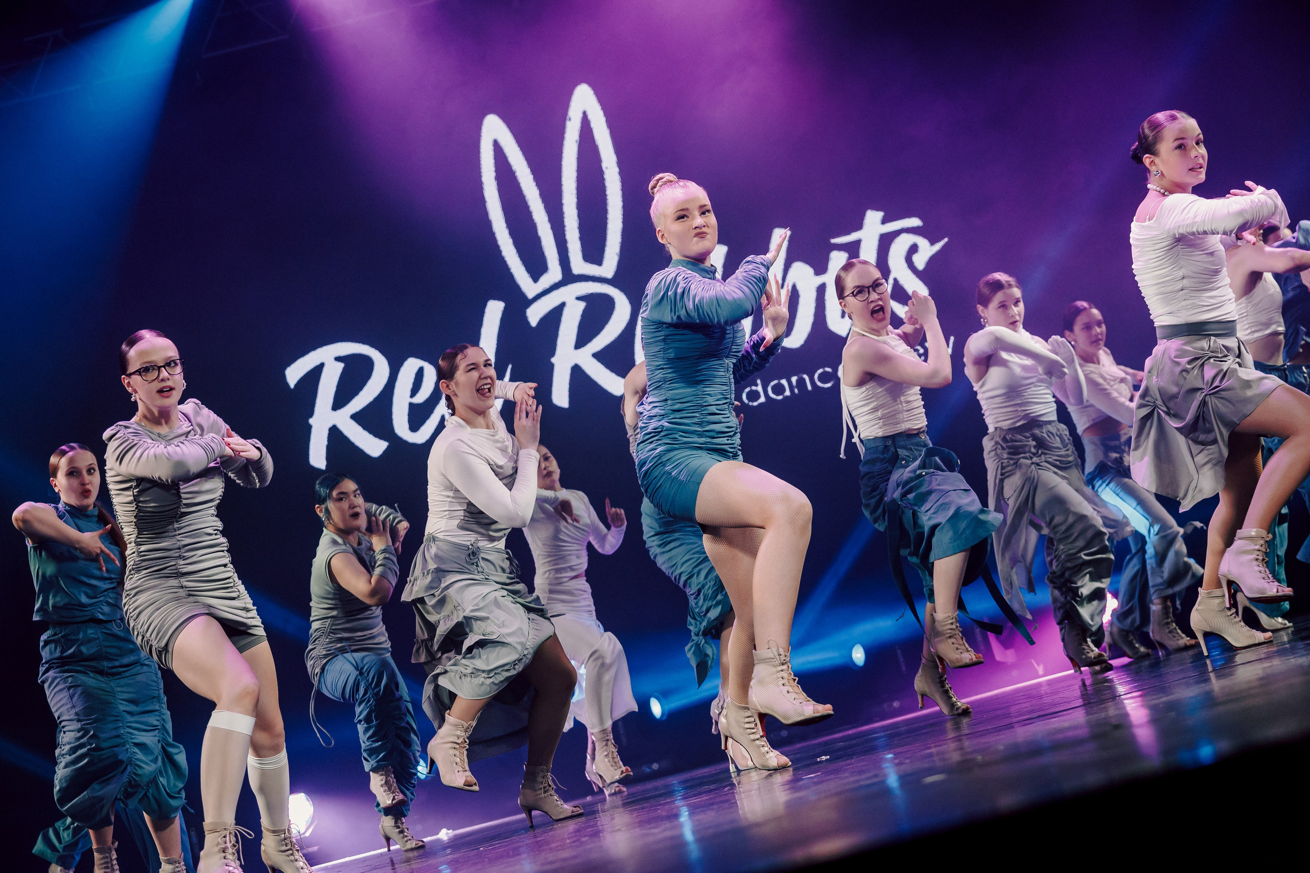 Отчётный концерт танцевальной школы «Red Rabbits» 2025. Лёшка Варзегов — фотограф