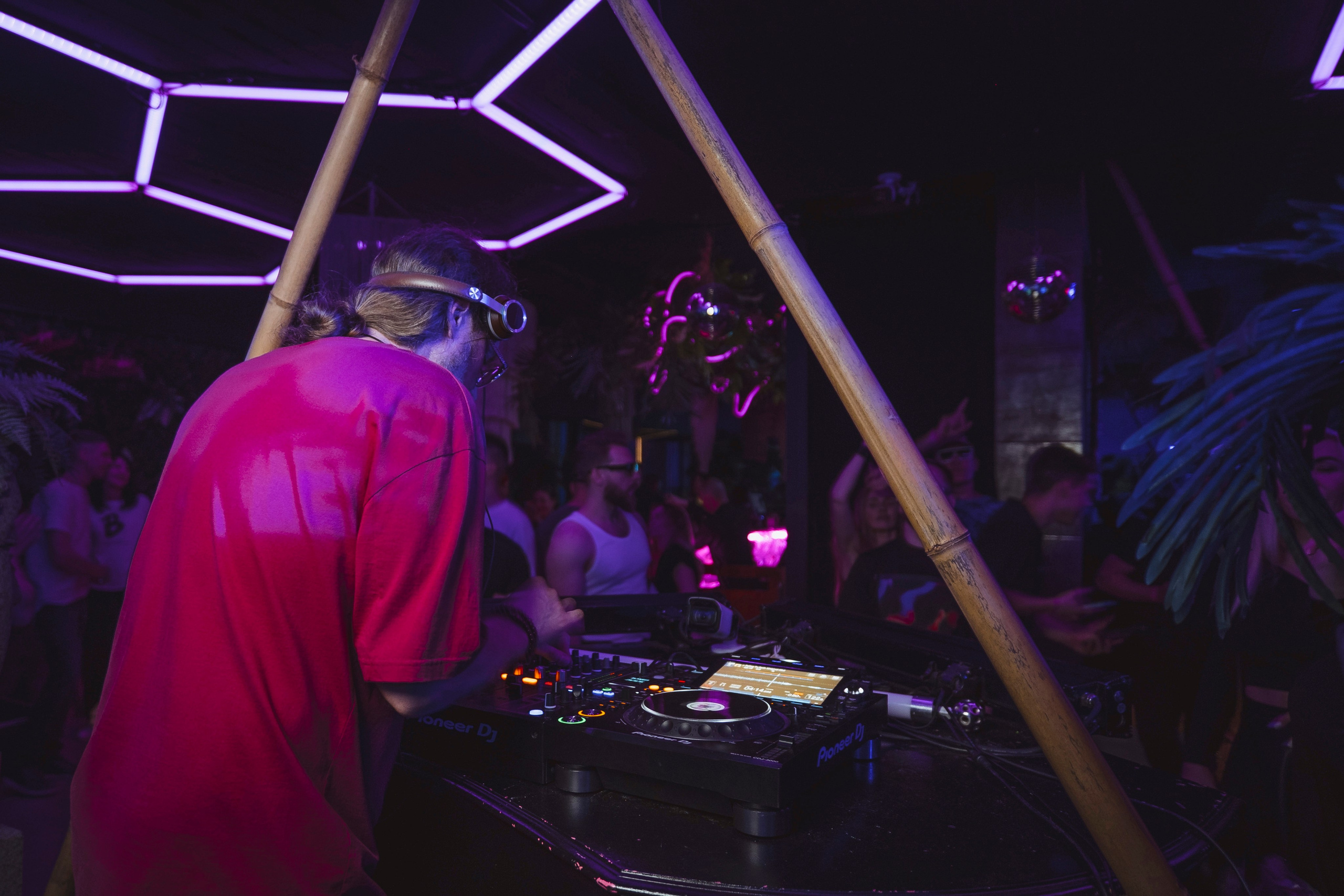 Embargo 27/04. Главная