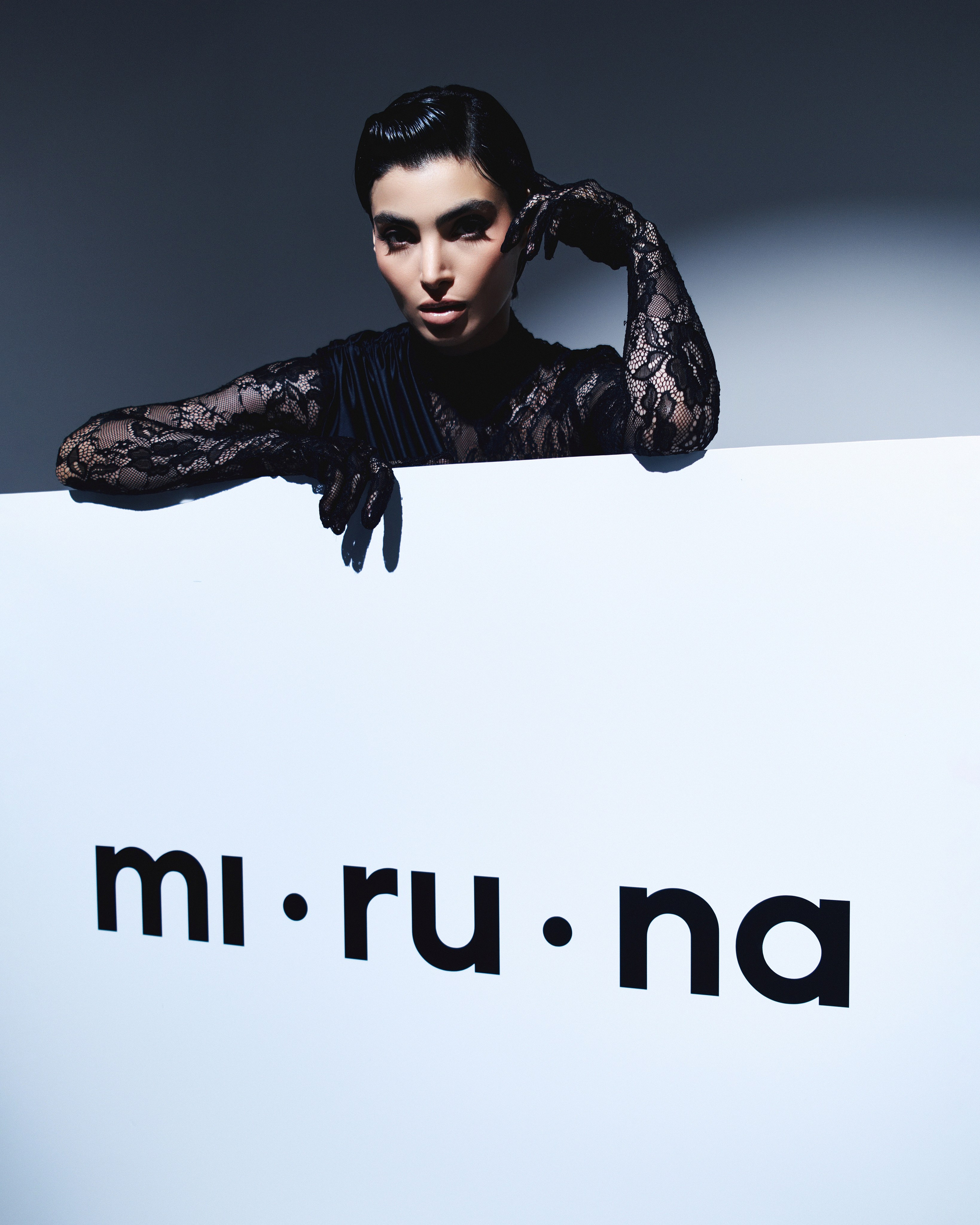 Miruna. NOIZOMAX Художественный фотограф в Дубай