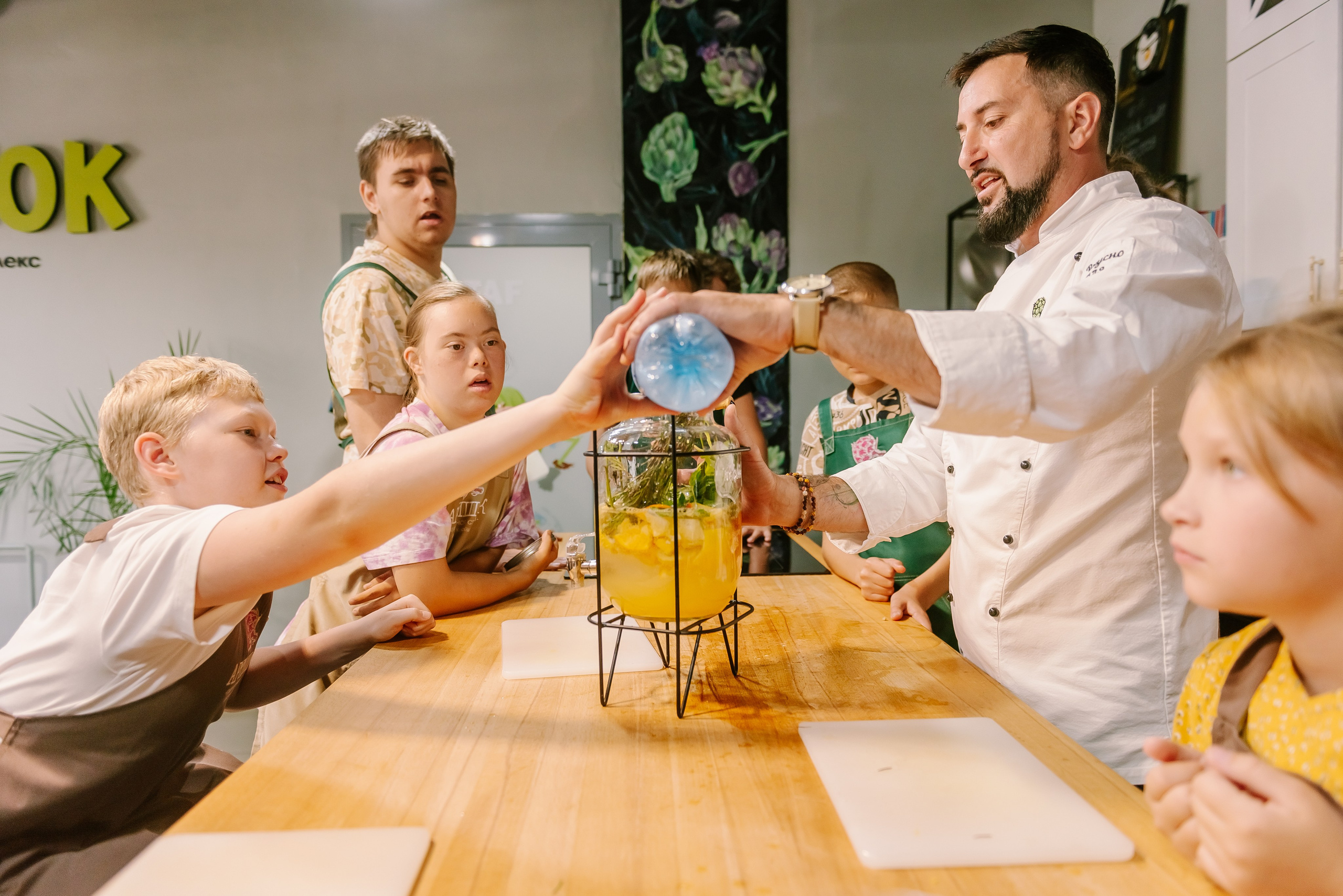 Инклюзивная кухня добра в Артишок 30. 07.35. Детский фотограф, семейный фотограф и репортажи в Кемерово