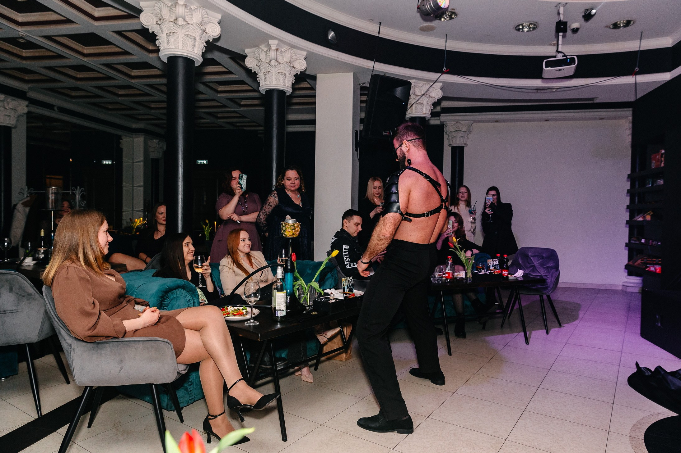 8 марта в лаунж-баре Major 2024. Свадебный, семейный и детский фотограф в Калининграде Елена Кравцова