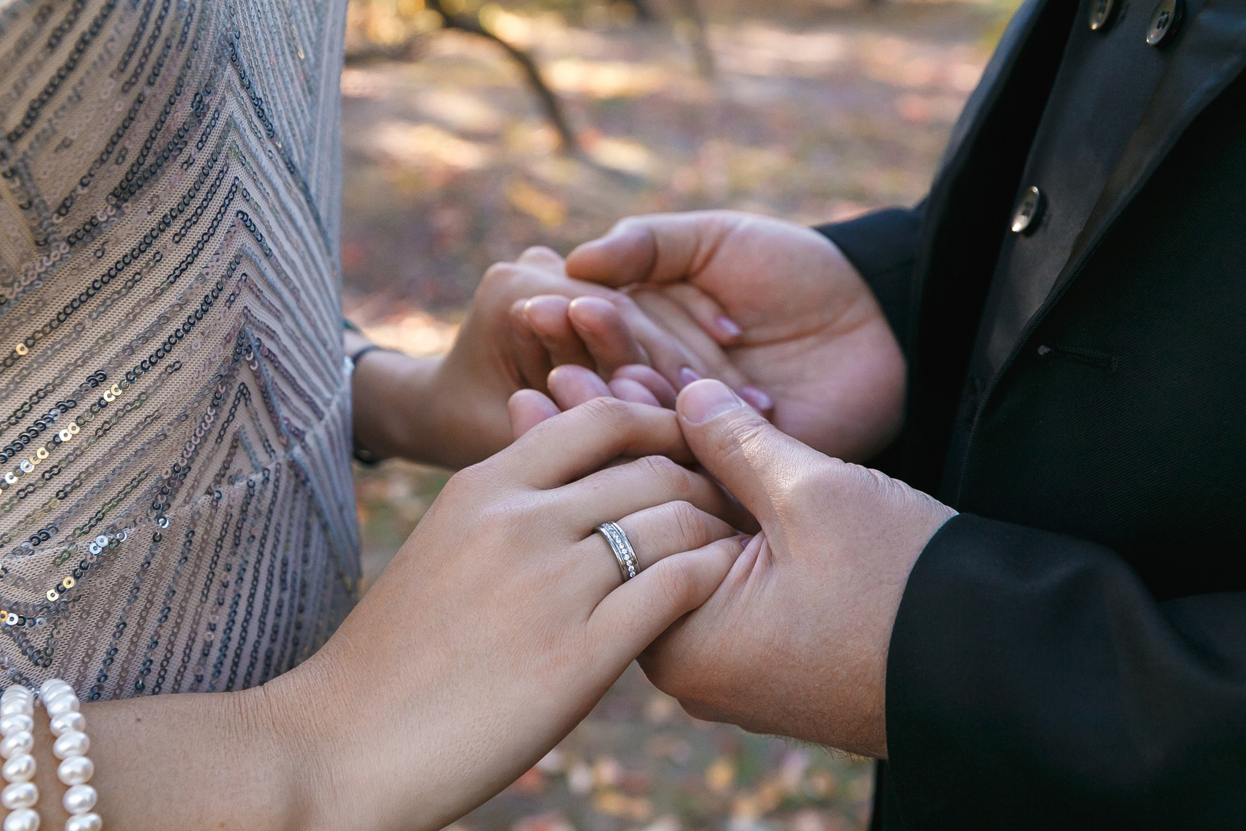 Ксения и Александр: поженились и погуляли в парке санатория Горная поляна. Событийный фотограф Максим Бескоровайновнов