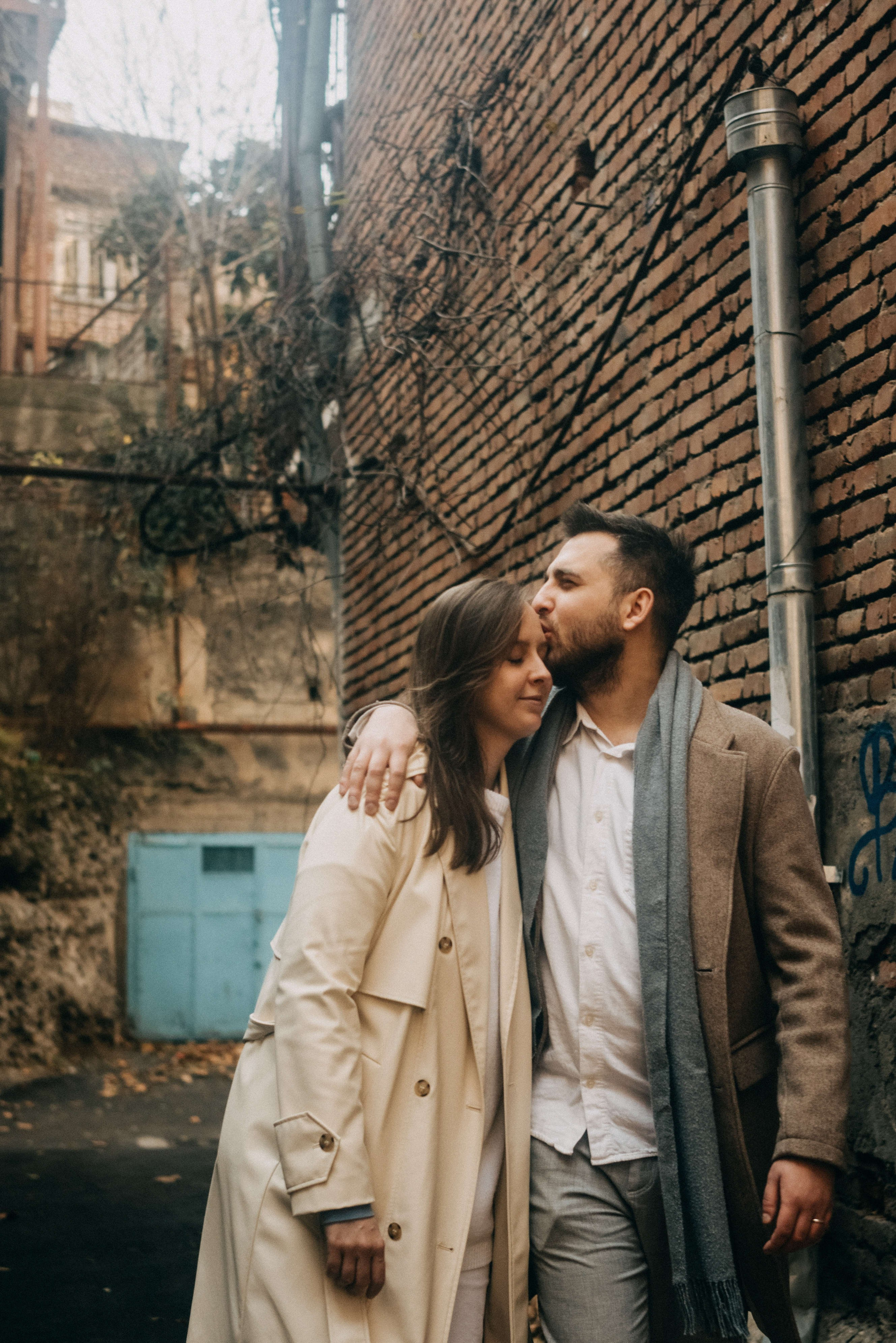 Парная фотосессия в старом городе. Портретный и свадебный фотограф в Тбилиси • xeniqo
