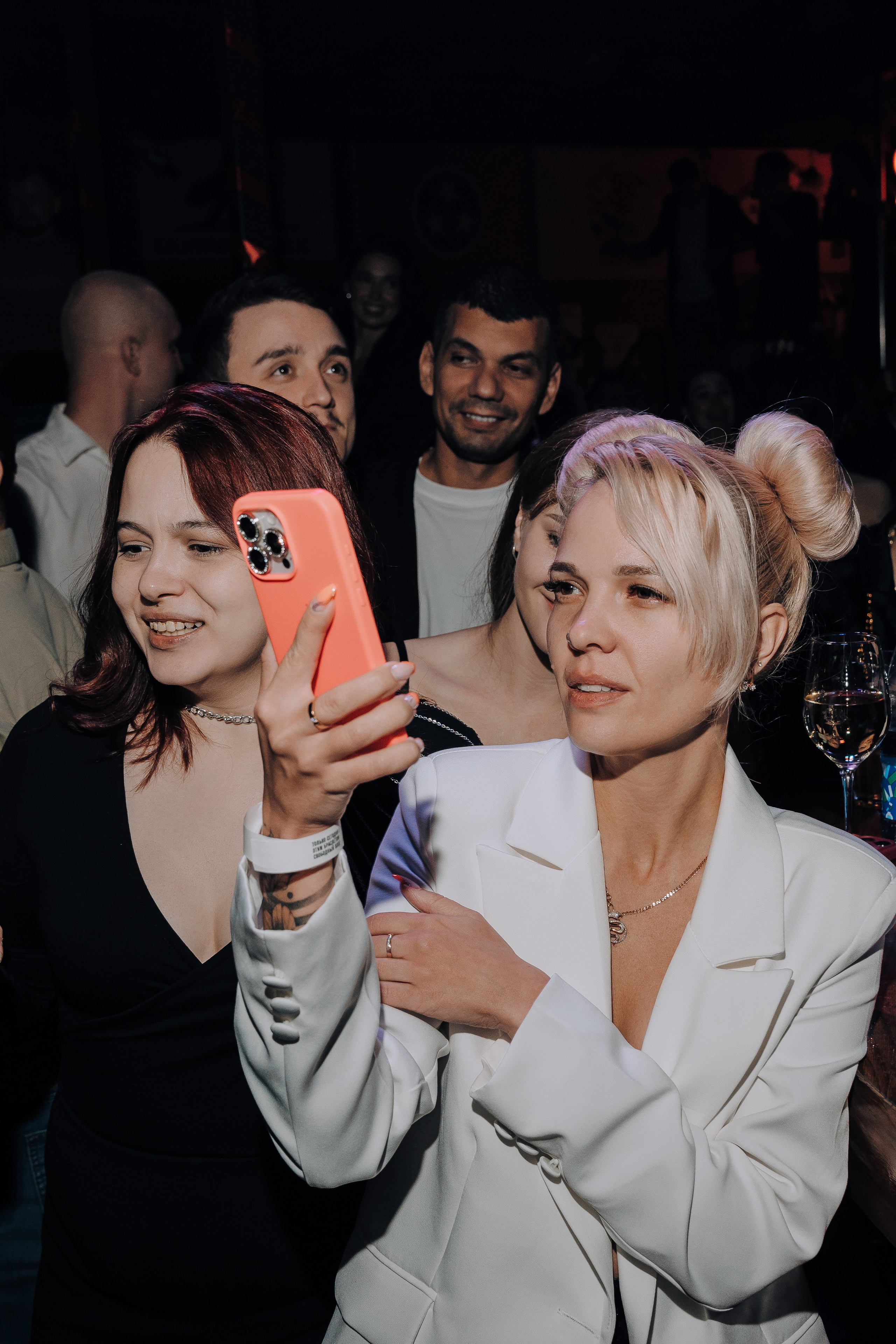 20 ЛЕТ МЕГАПОЛИС ЧЕЛЯБИНСК ХЕДЛАЙНЕР ЕЛКА. Репортажный фотограф Зуев Роман г. Челябинск