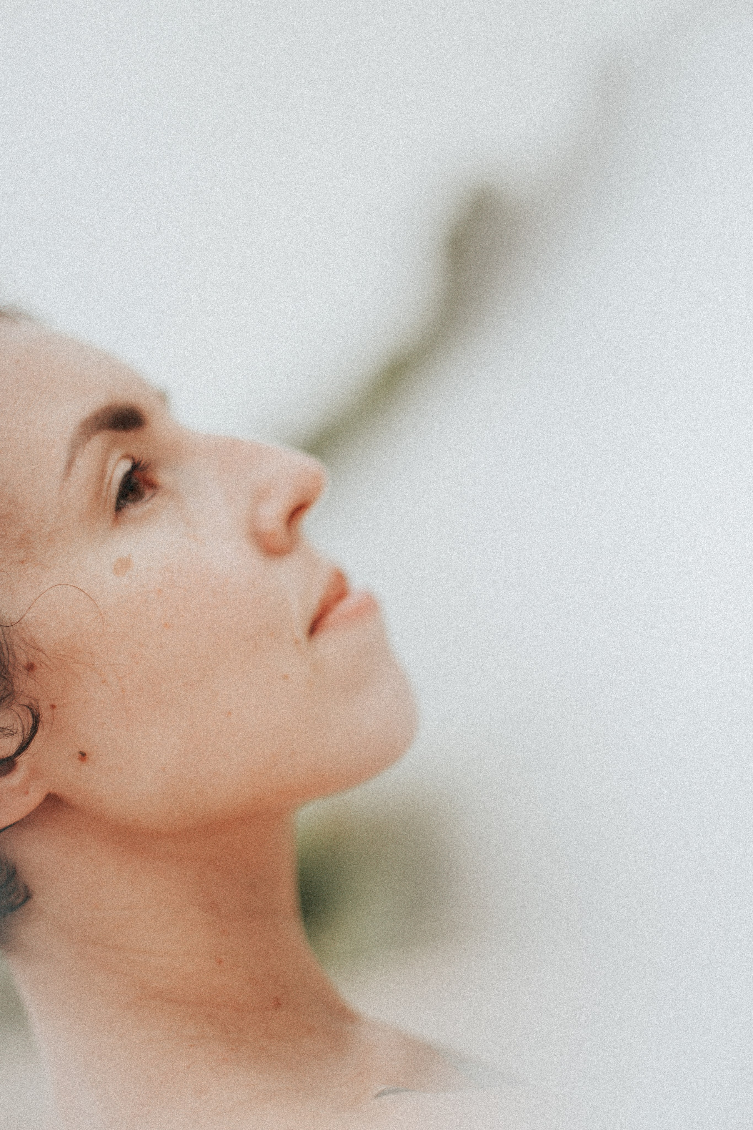 Есенин у реки. Фотограф в Нижнем Новгороде