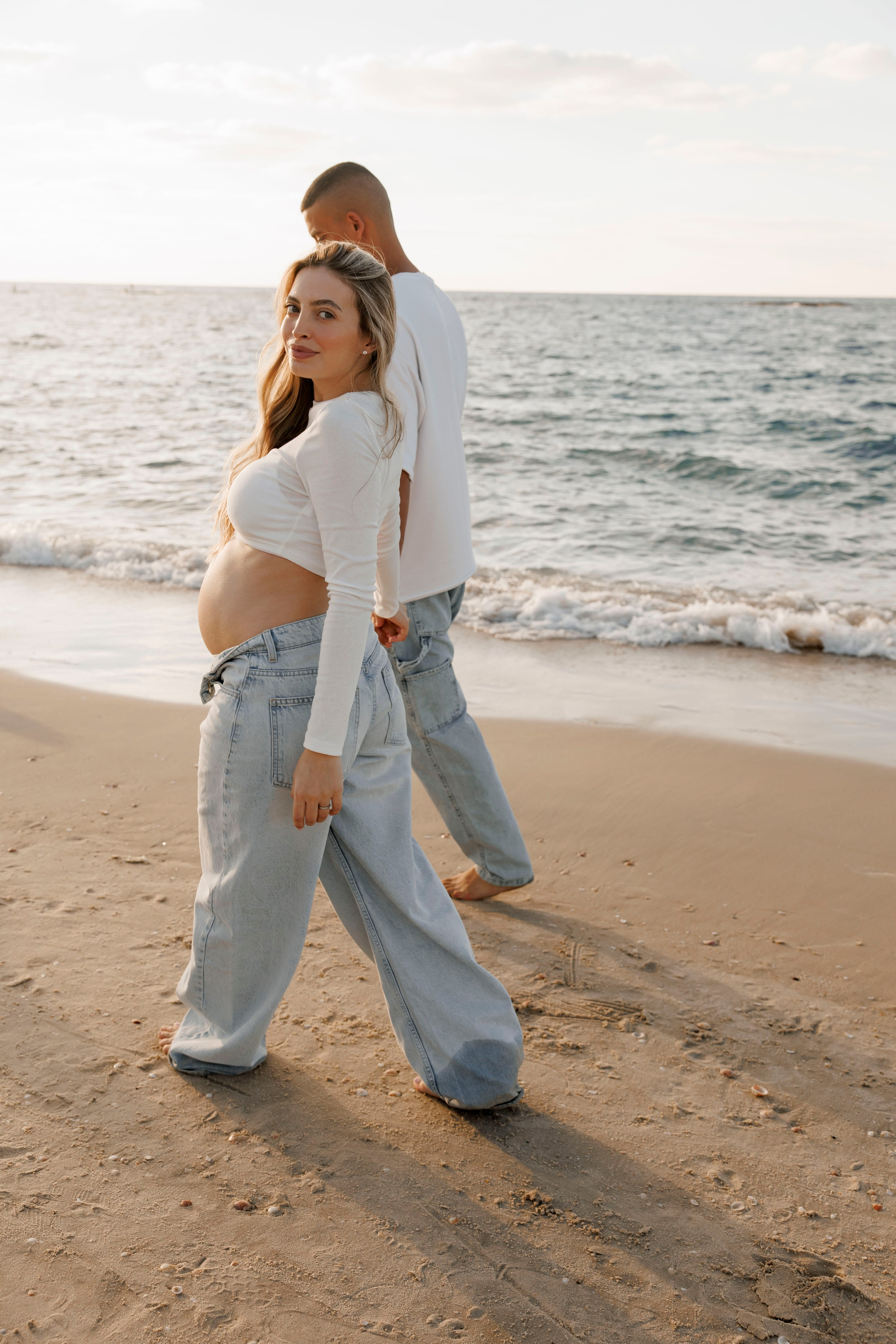 Pregnancy photoshoot near the sea. Wedding and family photographer