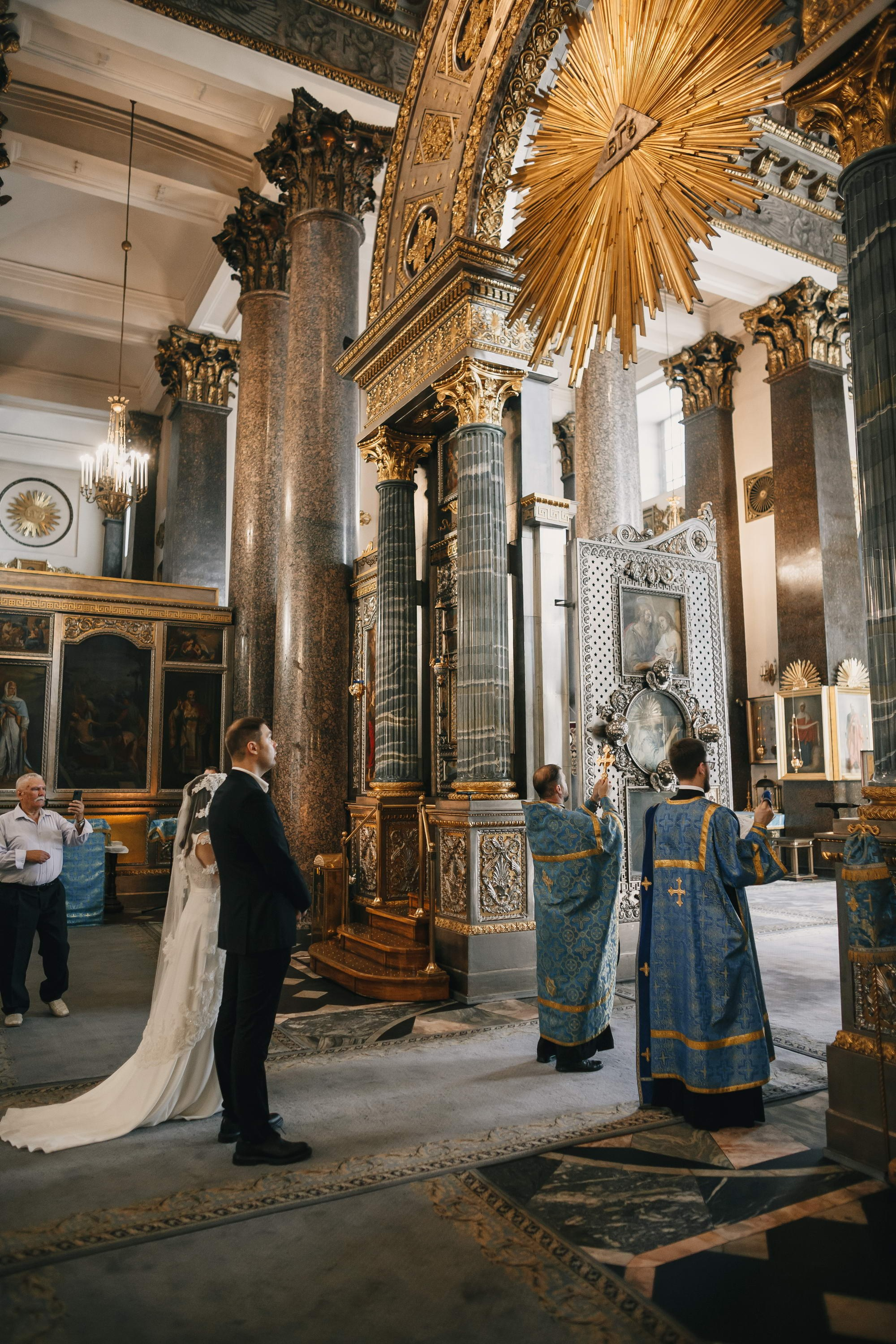 Венчание интернациональное. Свадебный фотограф Игорь Брундасов 8PHOTO на свадьбу венчание загс СПб