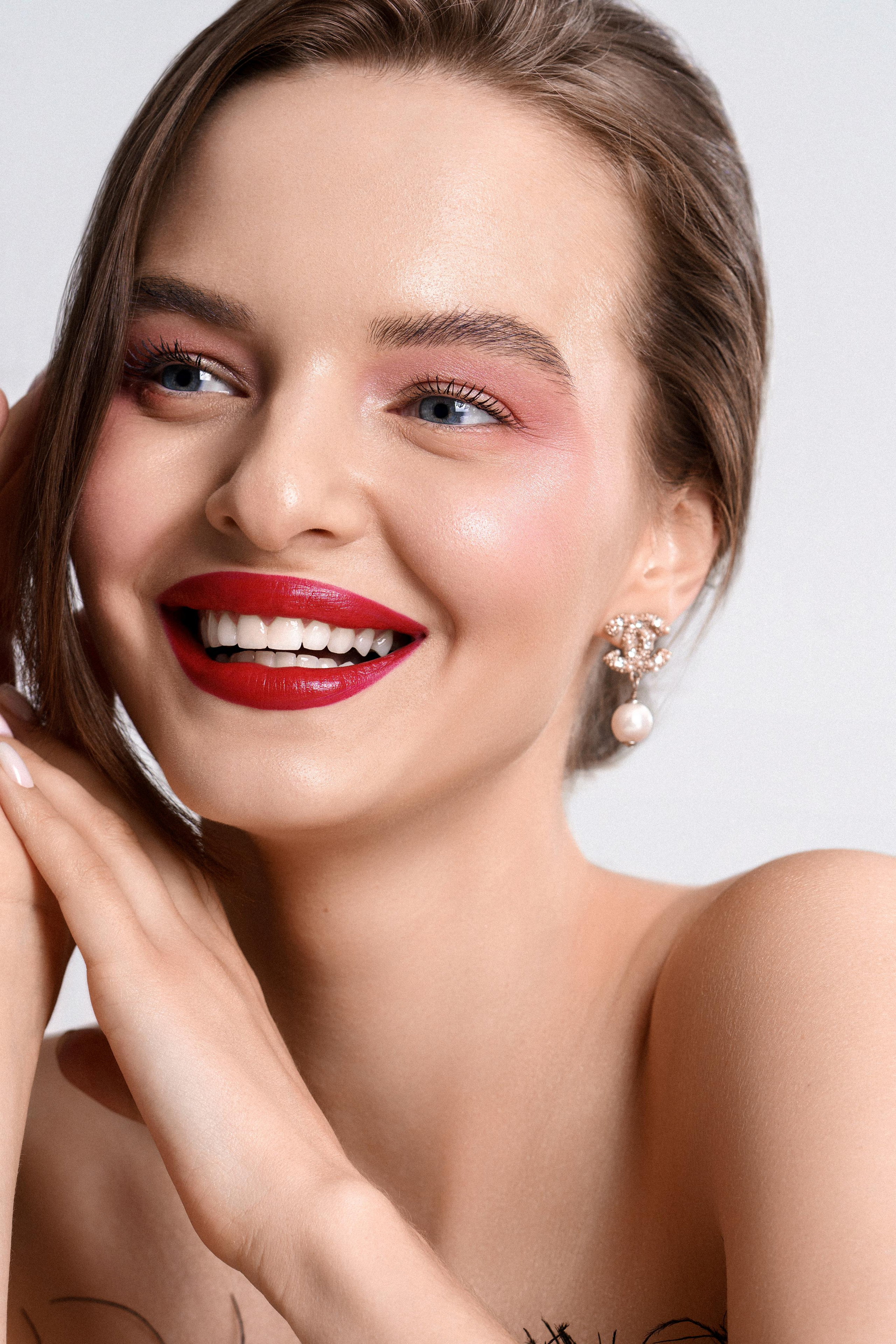 Red lips. Retouching, photo editing, portfolio retoucher