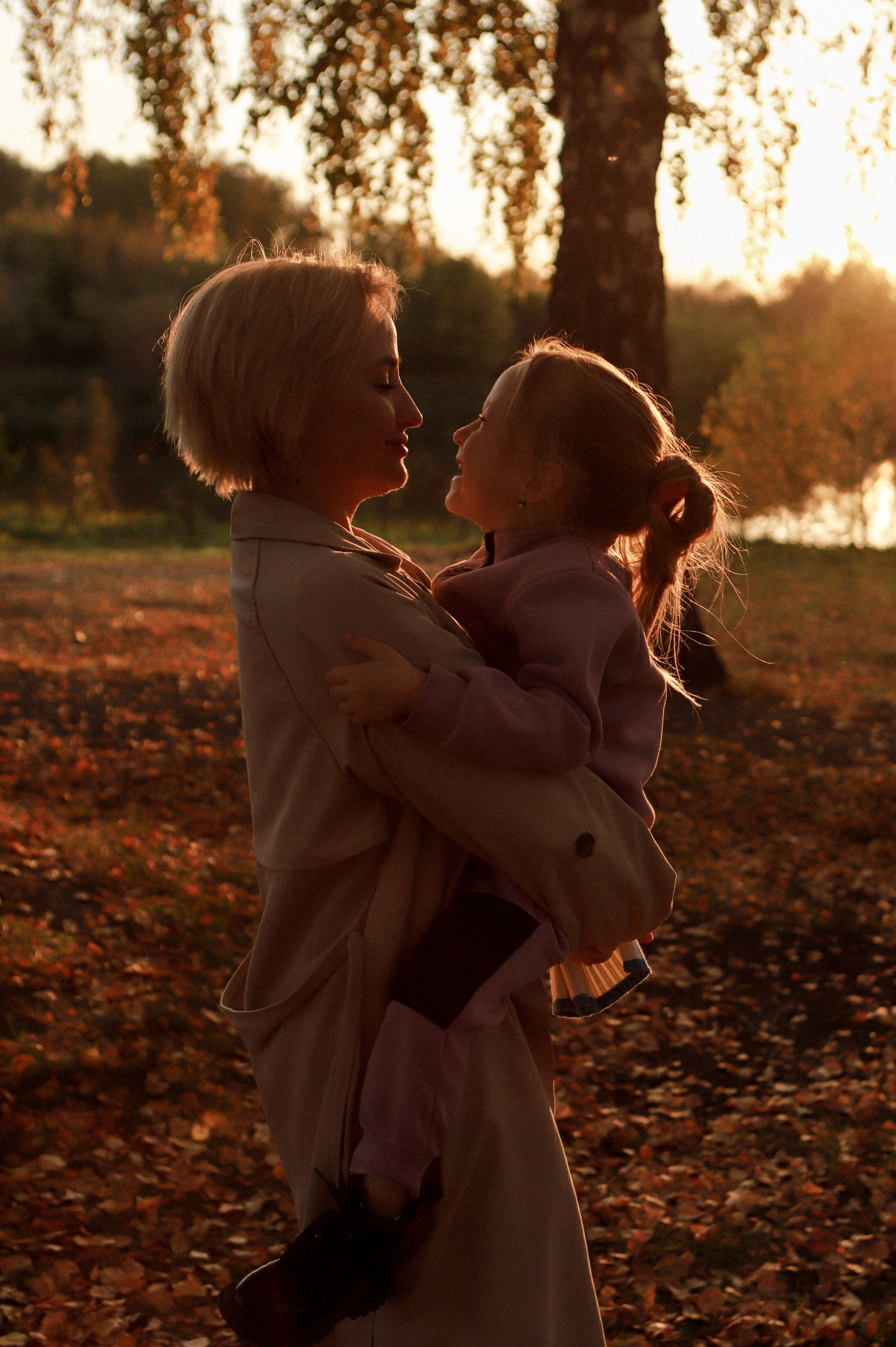 Семейная фотосессия - Осенний закат у озера. Семейный и женский фотограф Кемерово Мария Степ