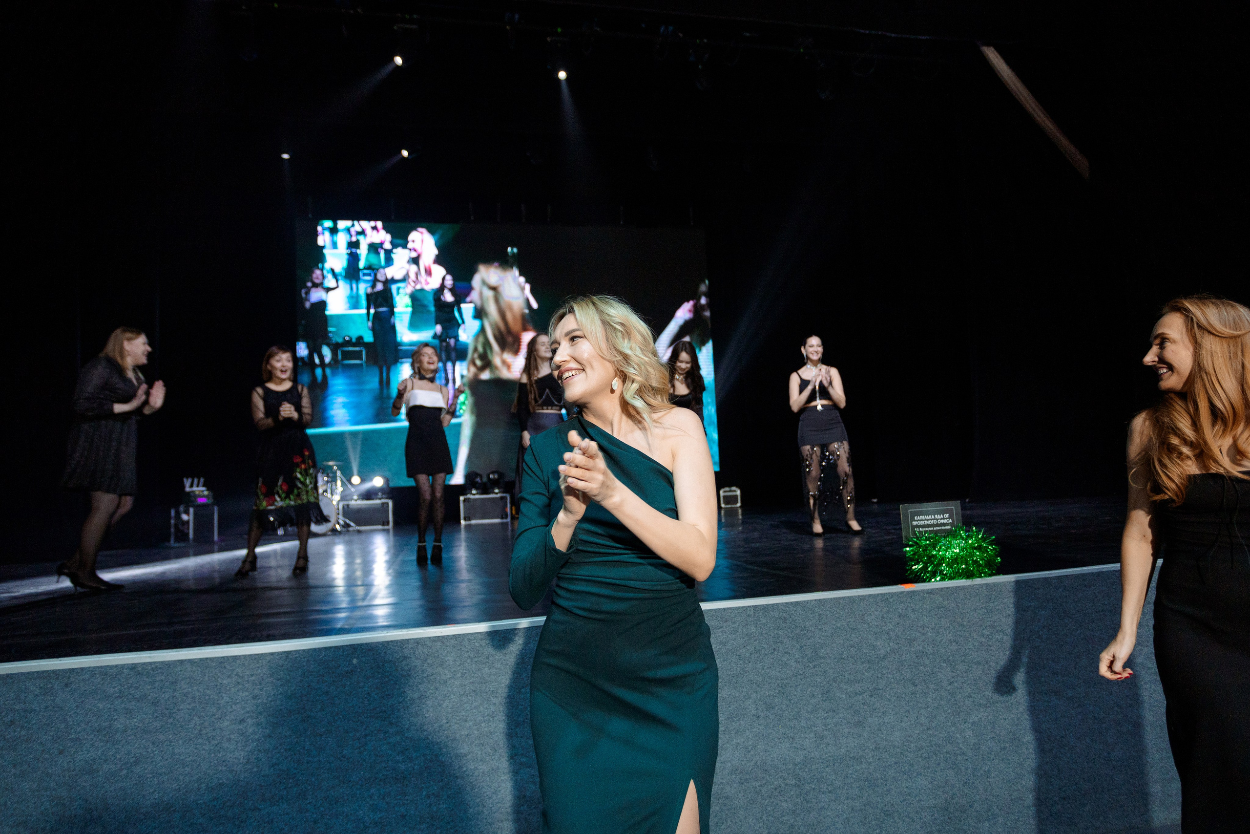 РЕПОРТАЖ: НОВЫЙ ГОД В ДК МЕТАЛЛУРГ. Профессиональный фотограф в Ижевске Леша Петров