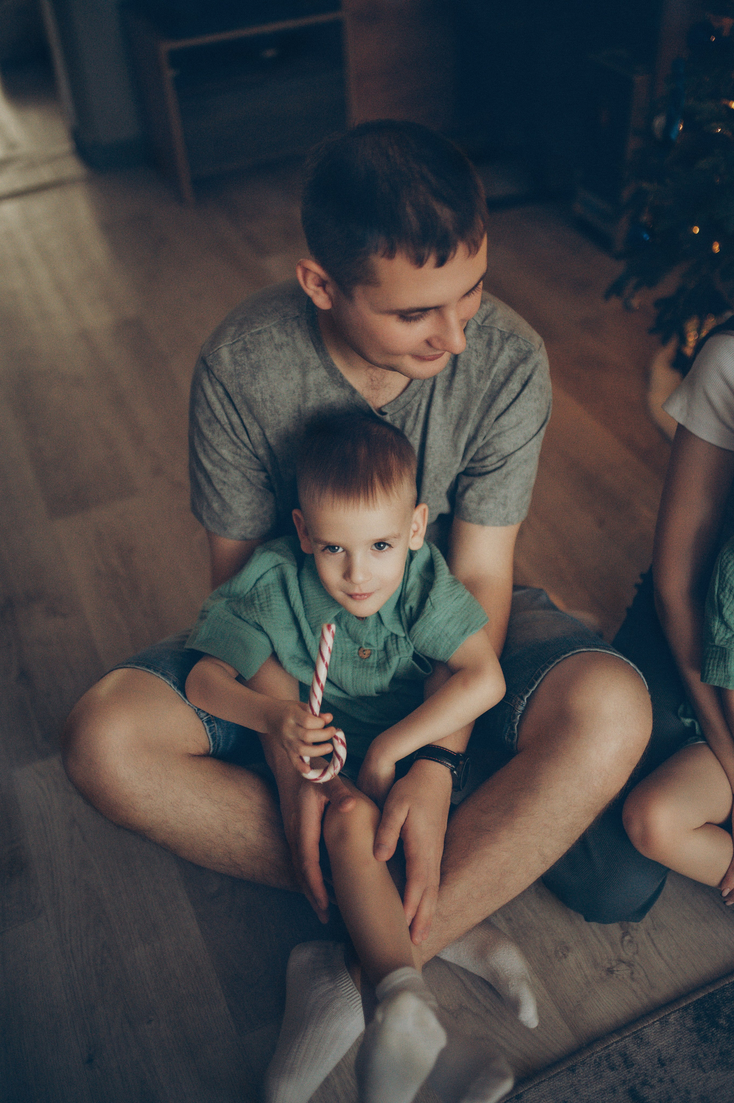 Миша и Тимофей (новогодняя домашняя). Фотограф, г. Лесной Свердловской области