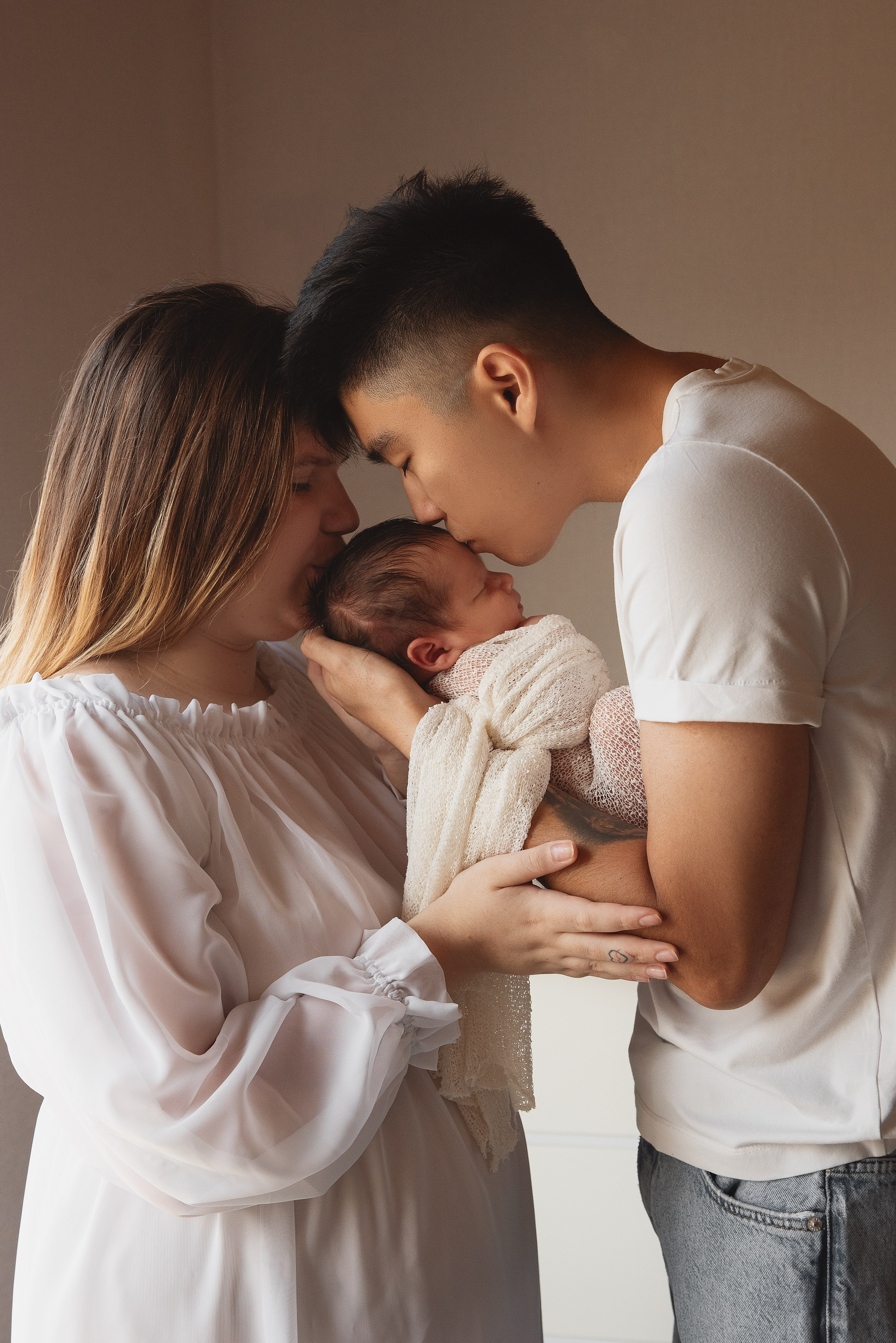 Семейная фотосессия с новорожденным Эрнест. Семейный фотограф в Южно-Сахалинске Анастасия Лимарева