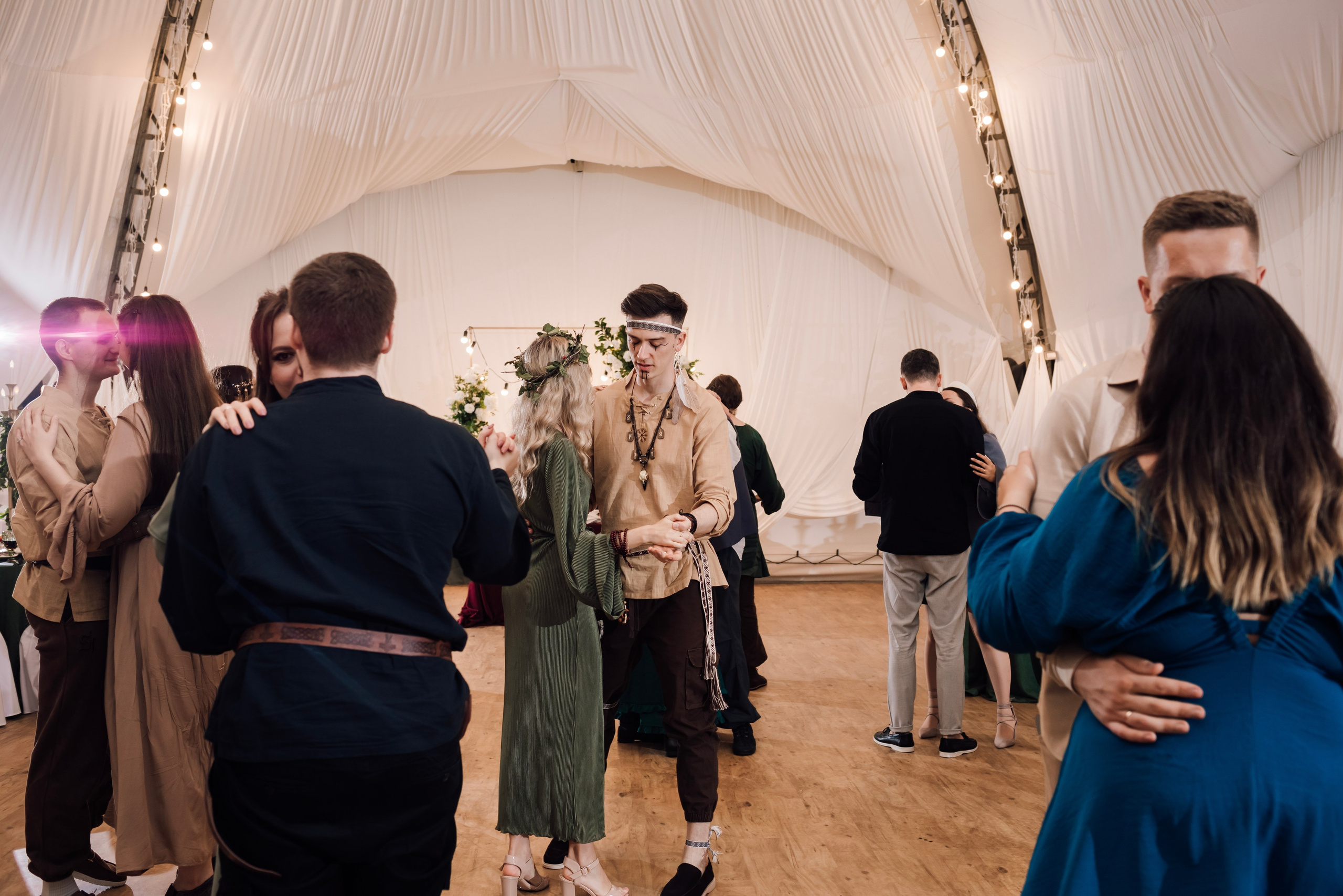 Маргарита и Артем. Свадьба в стиле средневекового пира в шатре. Свадебный и семейный фотограф в Москве Евгения Лисина