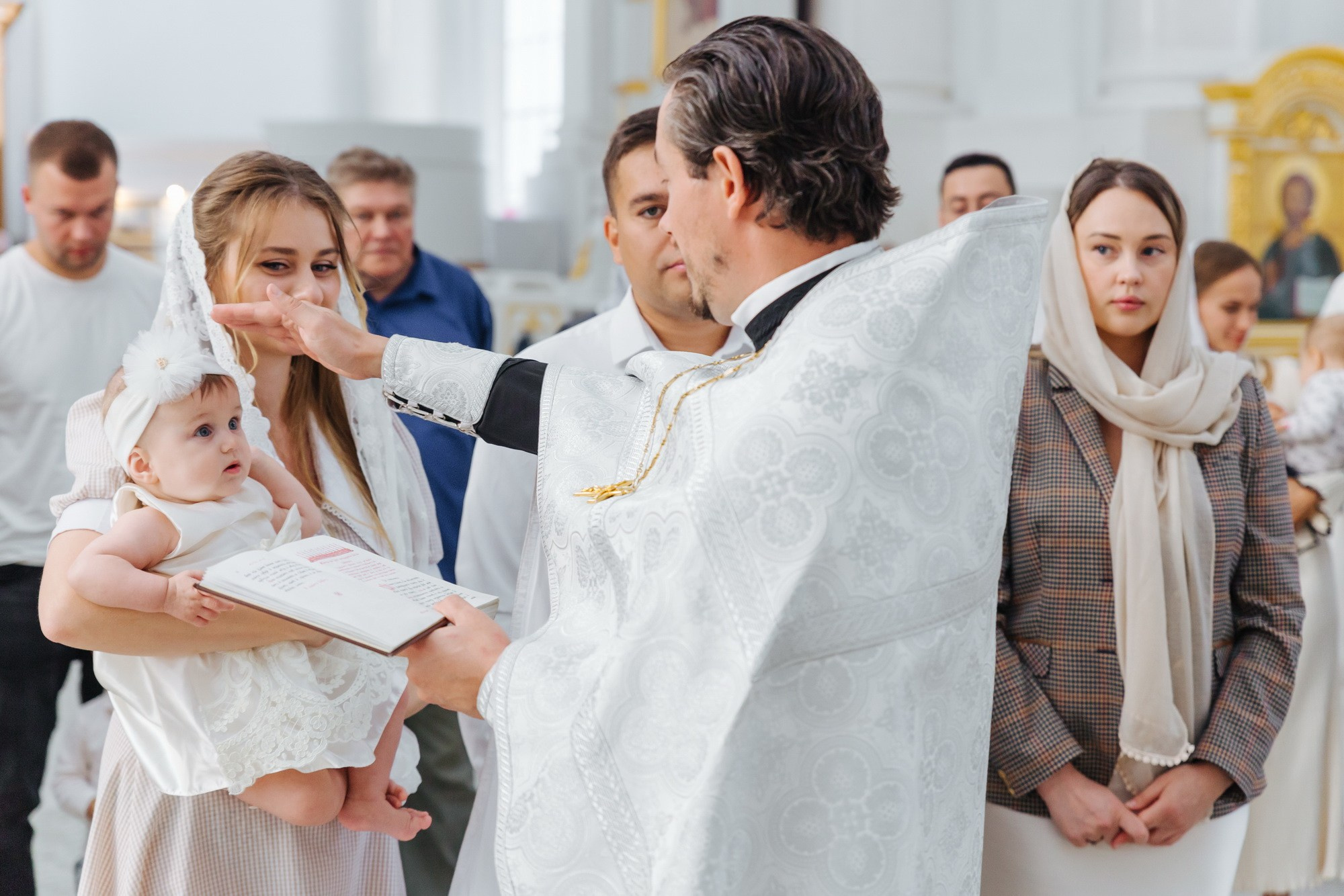 Смольный собор крещение сколько стоит, где провести крещение спб, душевный батюшка смольный собор, цена крестин, где покреститься взрослому