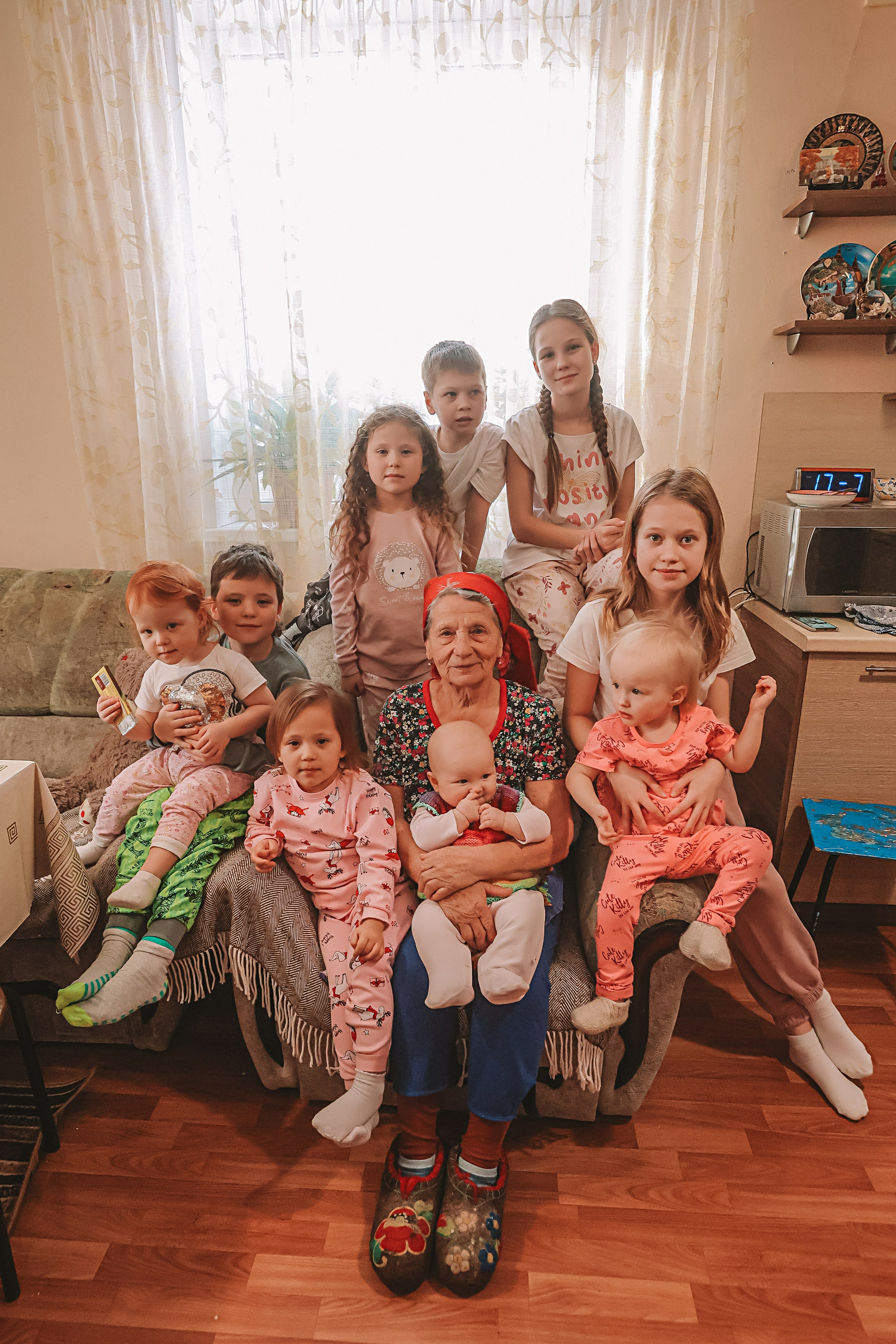 Большая семья репортаж. Семейный фотограф Тюмень, фотограф на роды Салмина Мария