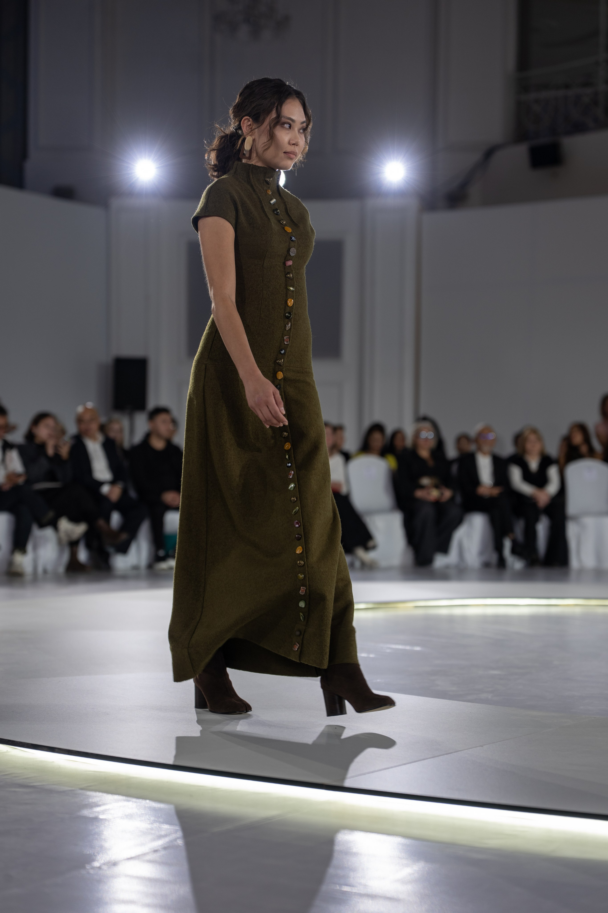 Design August. Сайт Алматинского НЮ АРТ, будуар и фэшн фотографа Дениса Карпенко