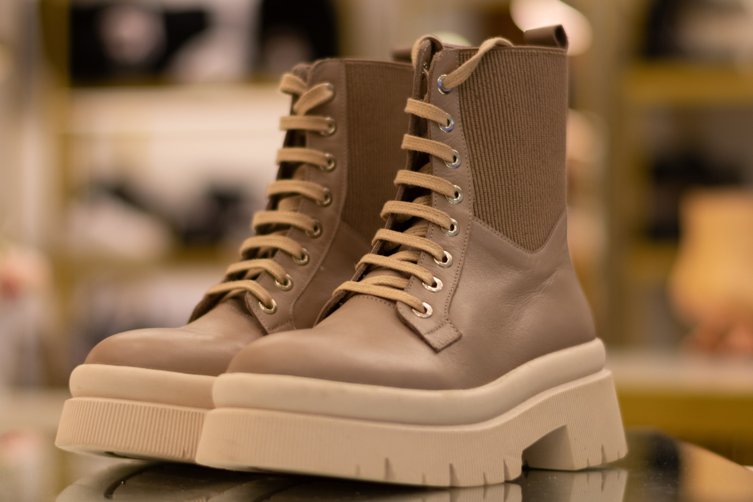 Для организаций. Предметная фотосессия для обувного магазина Capsula. Фотограф/видеограф Богдан Голованов