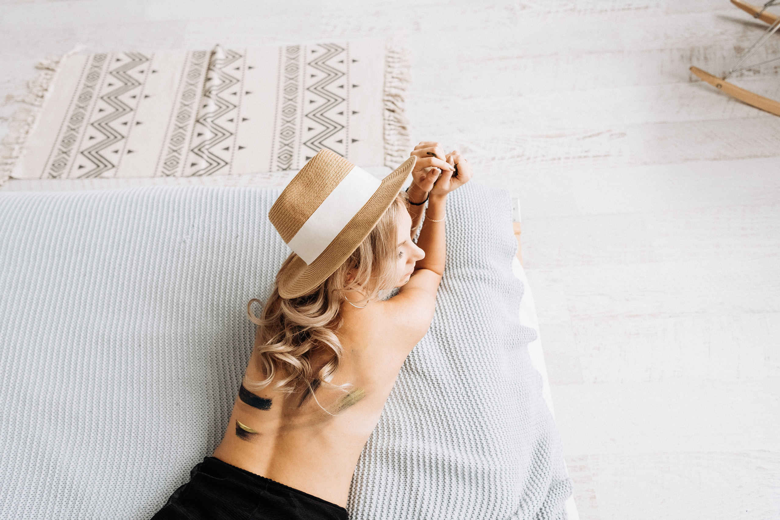 Не жалея красок