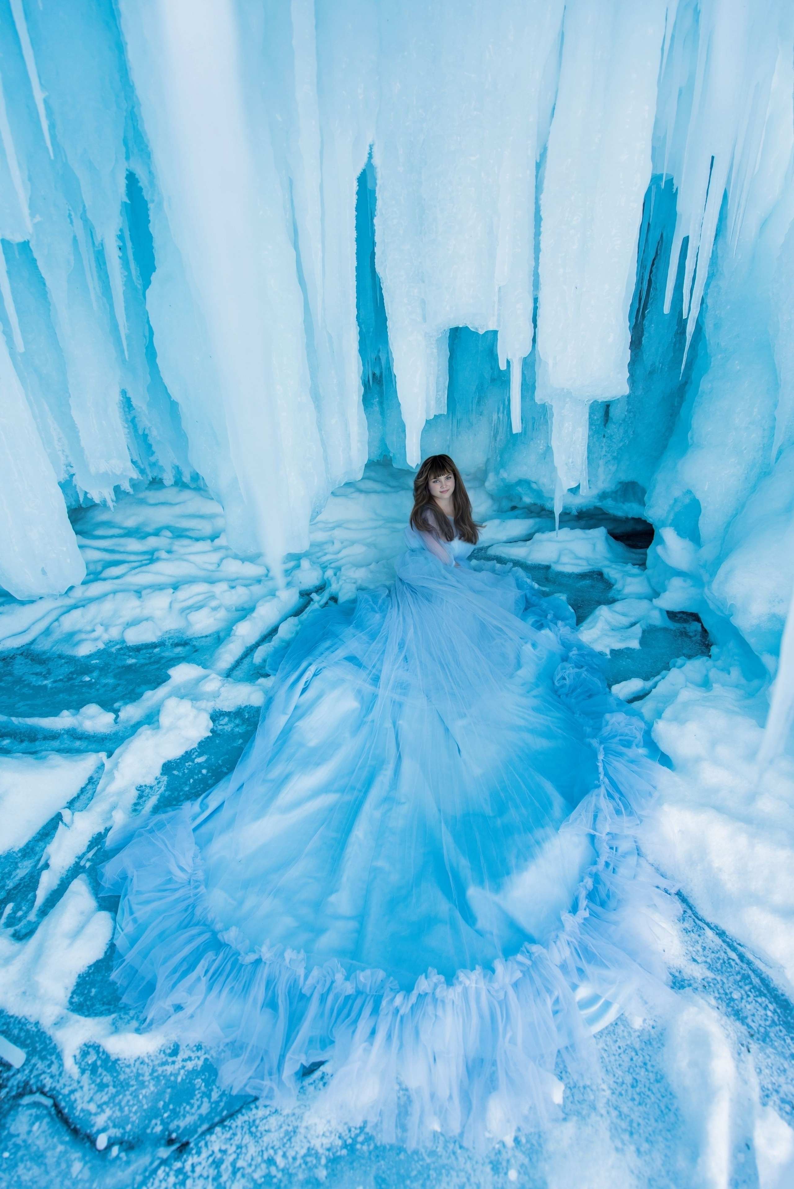 Платье пышное фатиновое со шлейфом голубое. Туры на Байкал с фотографом под ключ. Фотосессии на Ольхоне