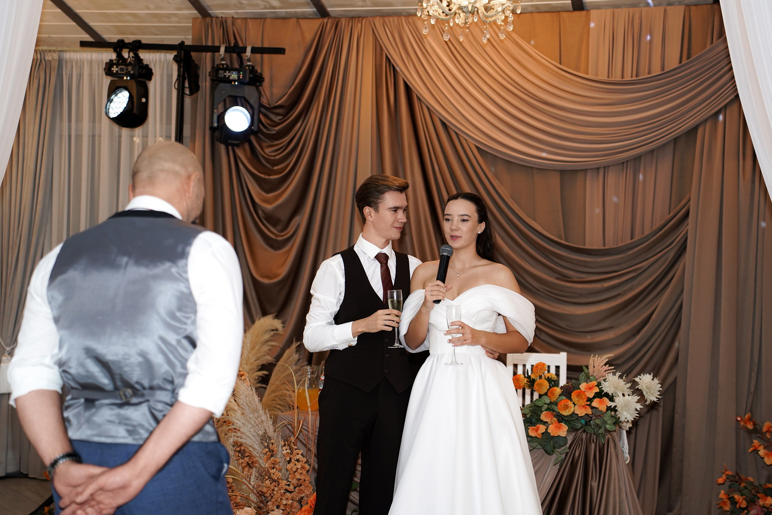 Свадебный банкет в беседке. Свадебный фотограф в Ростове-на-Дону. Таинство Крещения и Венчания, семейные фотосессии. Алёна Чёботова