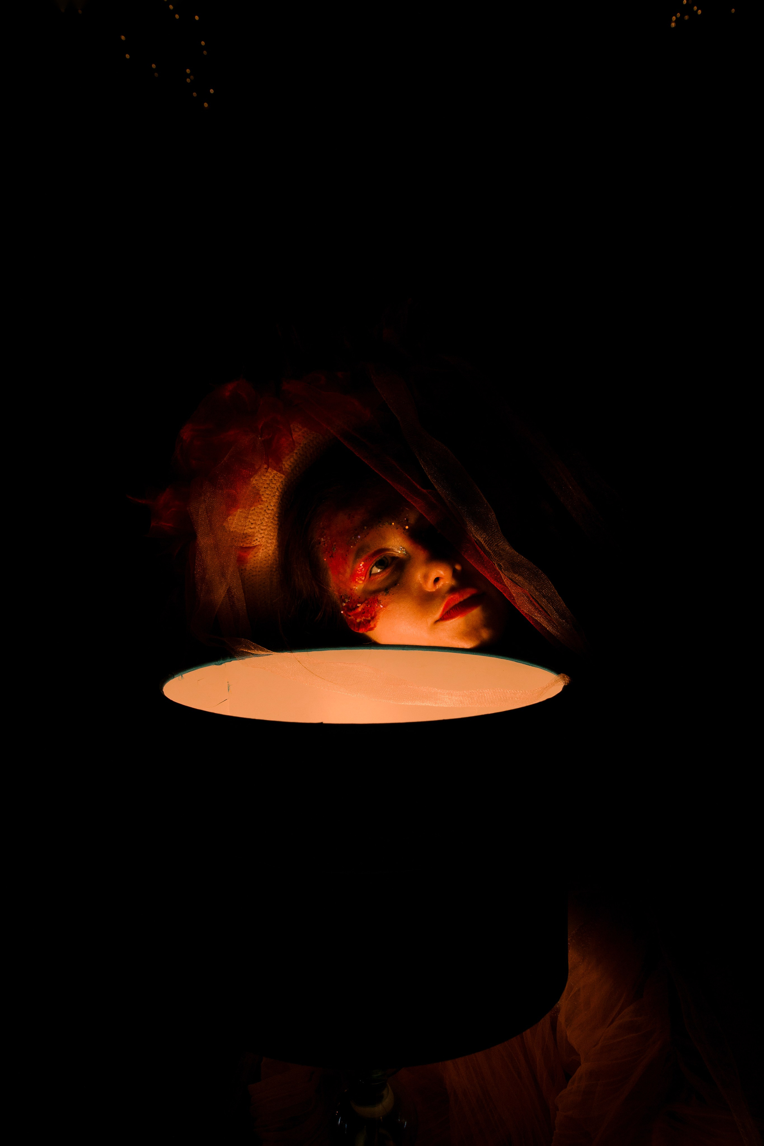 Яркая медуза врывается в май