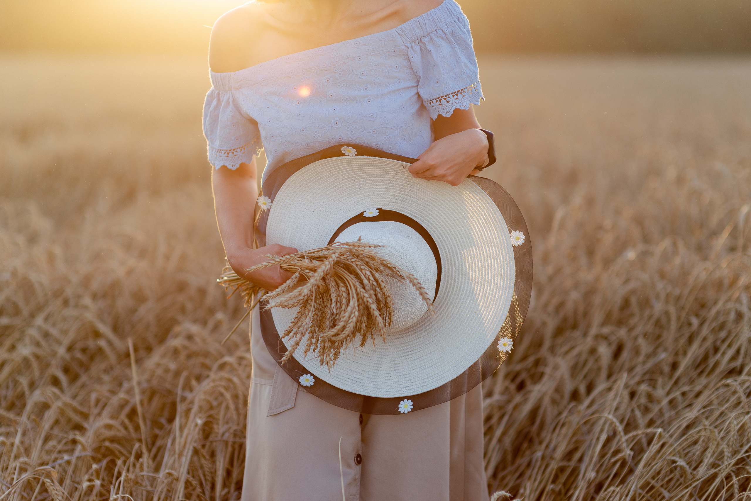 Портретная фотосессия в пшенице. Фотограф Красногвардейское Ставропольский край Белякевич Елена