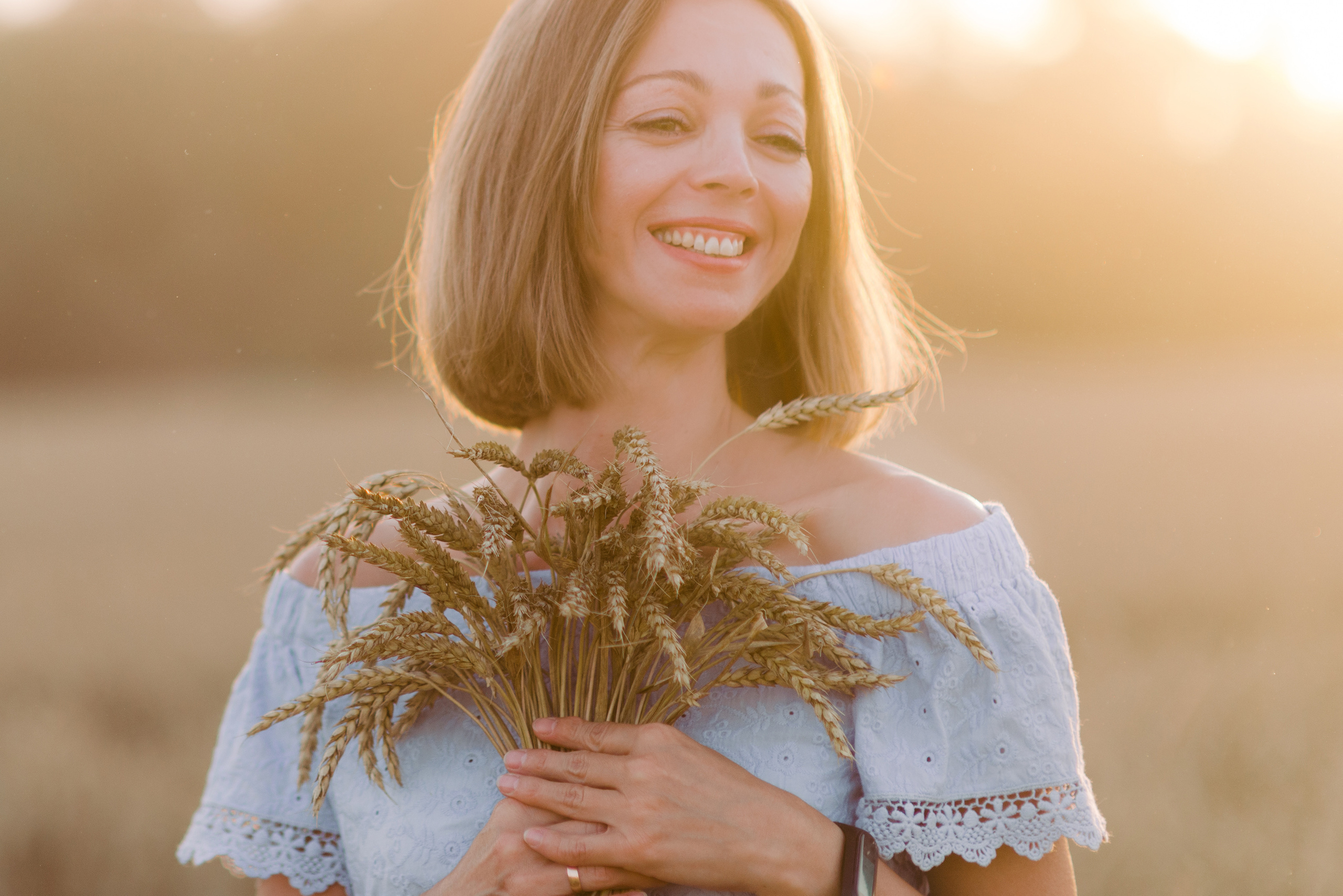 Портретная фотосессия в пшенице. Фотограф Красногвардейское Ставропольский край Белякевич Елена