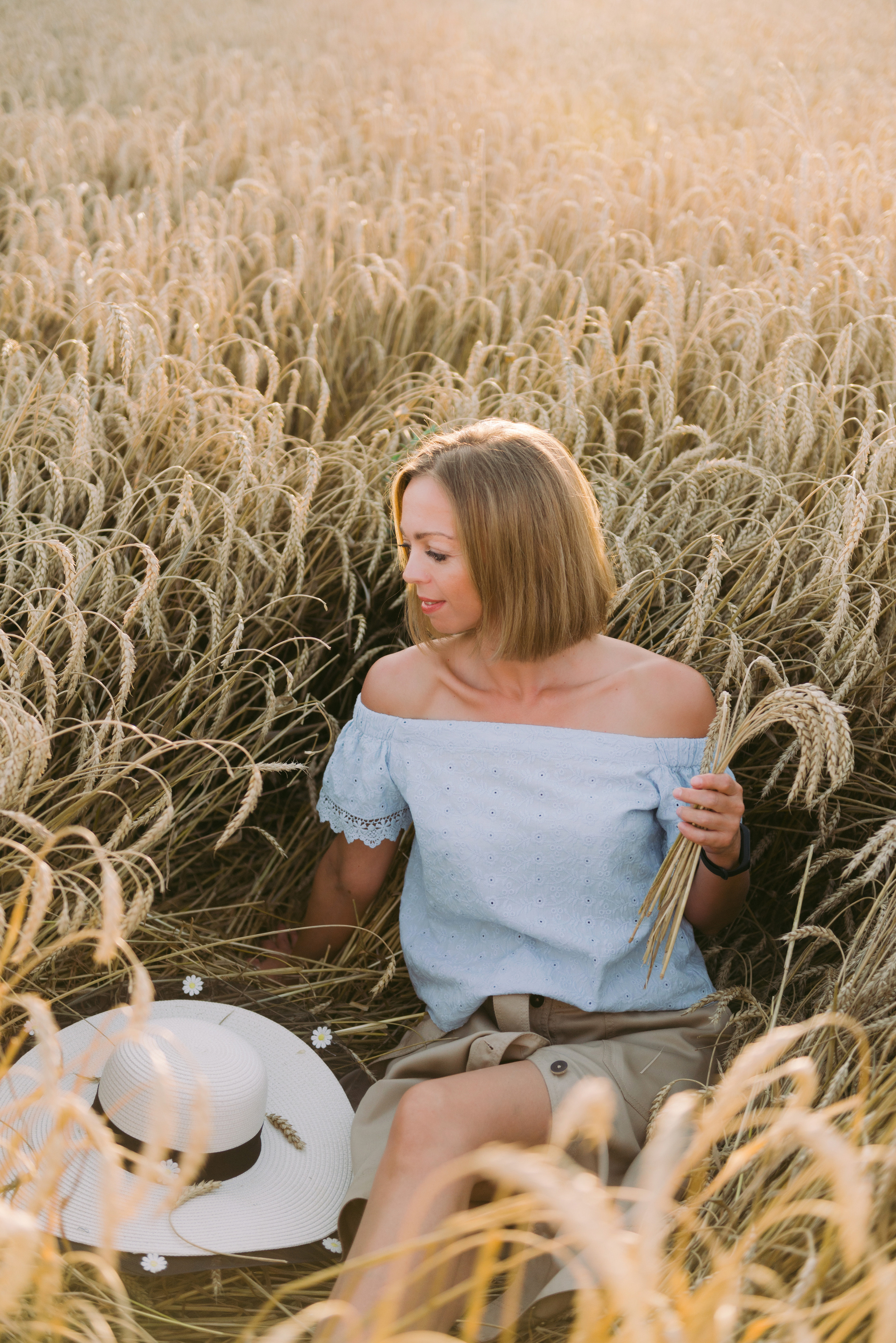 Портретная фотосессия в пшенице. Фотограф Красногвардейское Ставропольский край Белякевич Елена