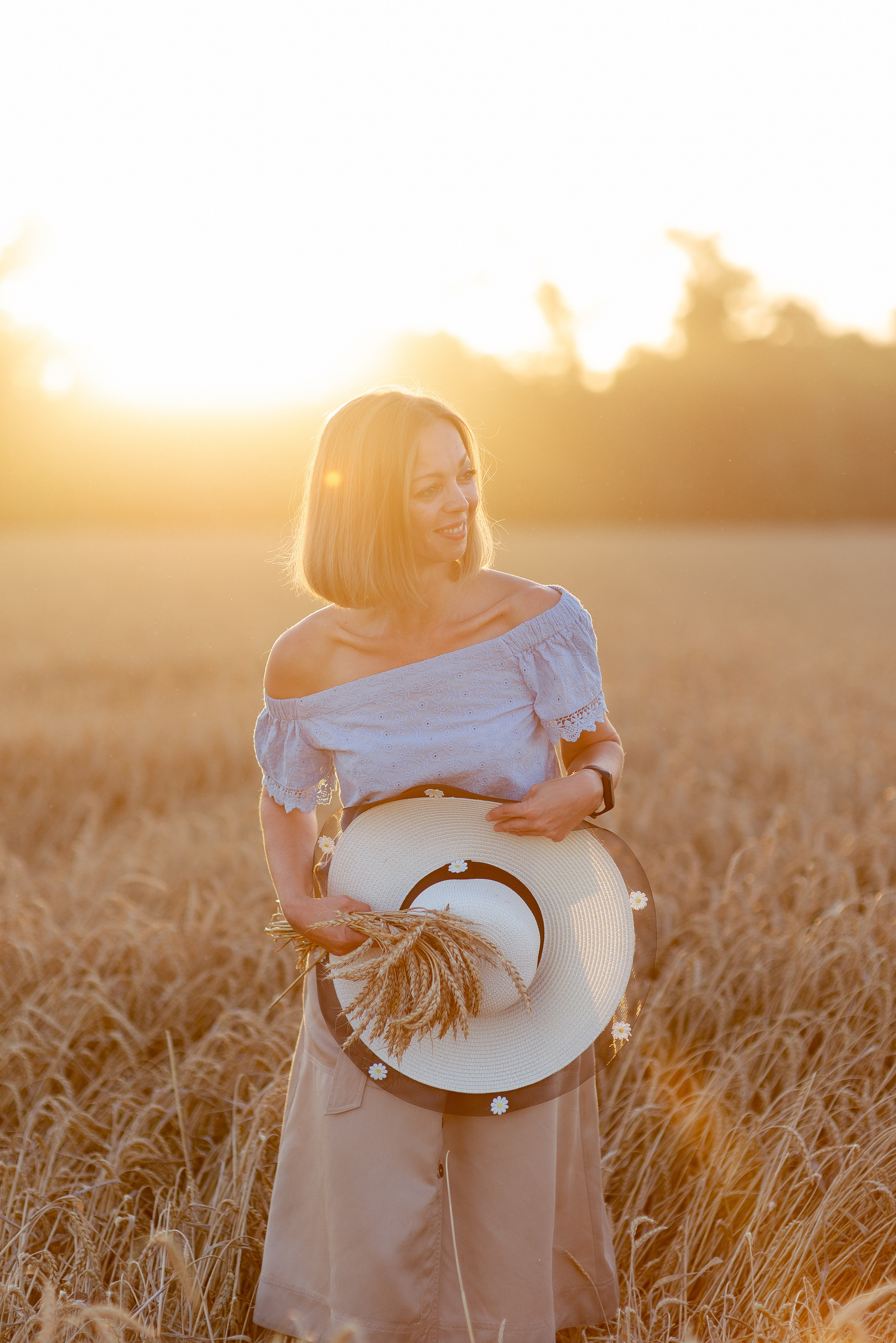Портретная фотосессия в пшенице. Фотограф Красногвардейское Ставропольский край Белякевич Елена