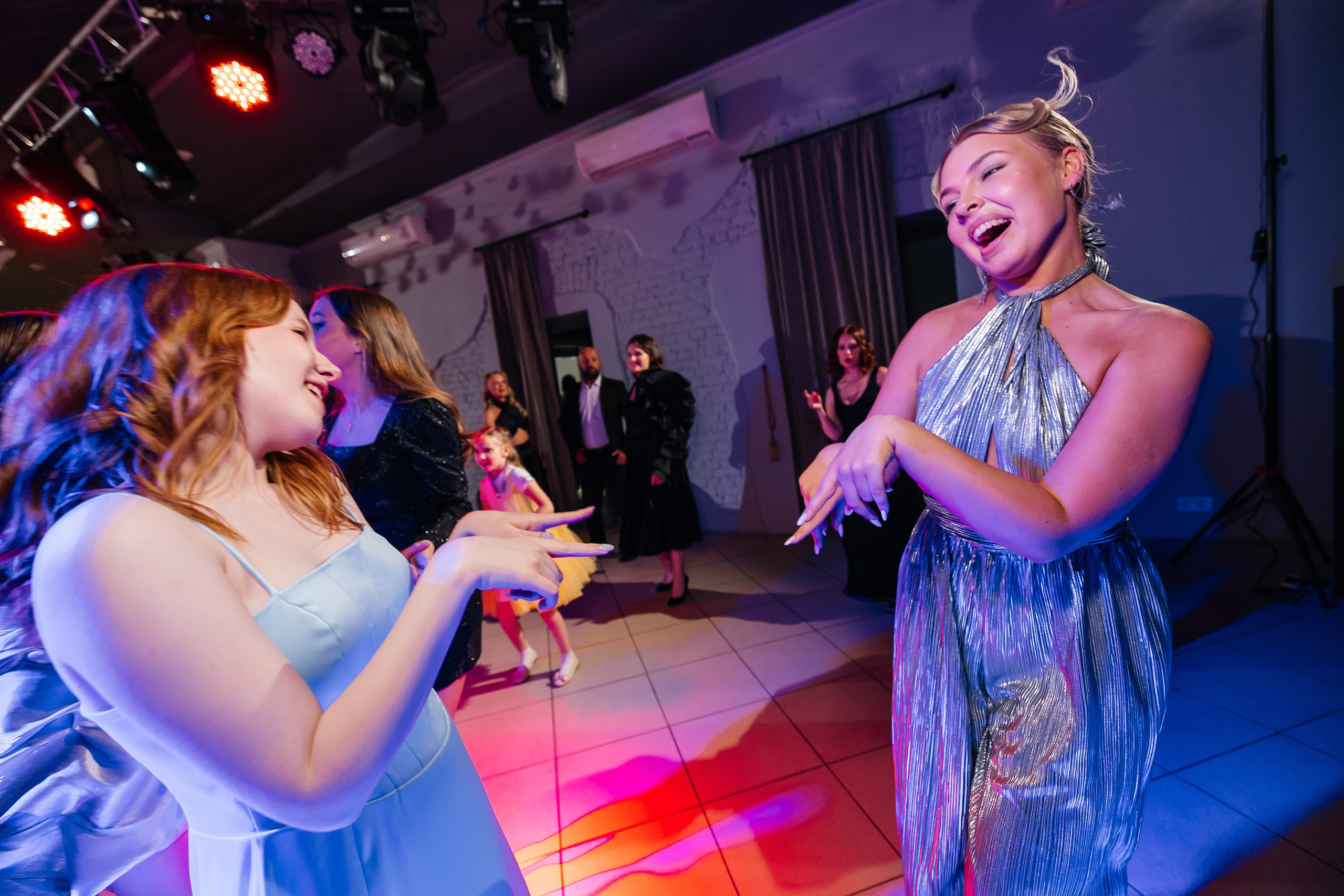 2023-06-23 Выпускной МБОУ СОШ № 10. Фотограф в Красноярске