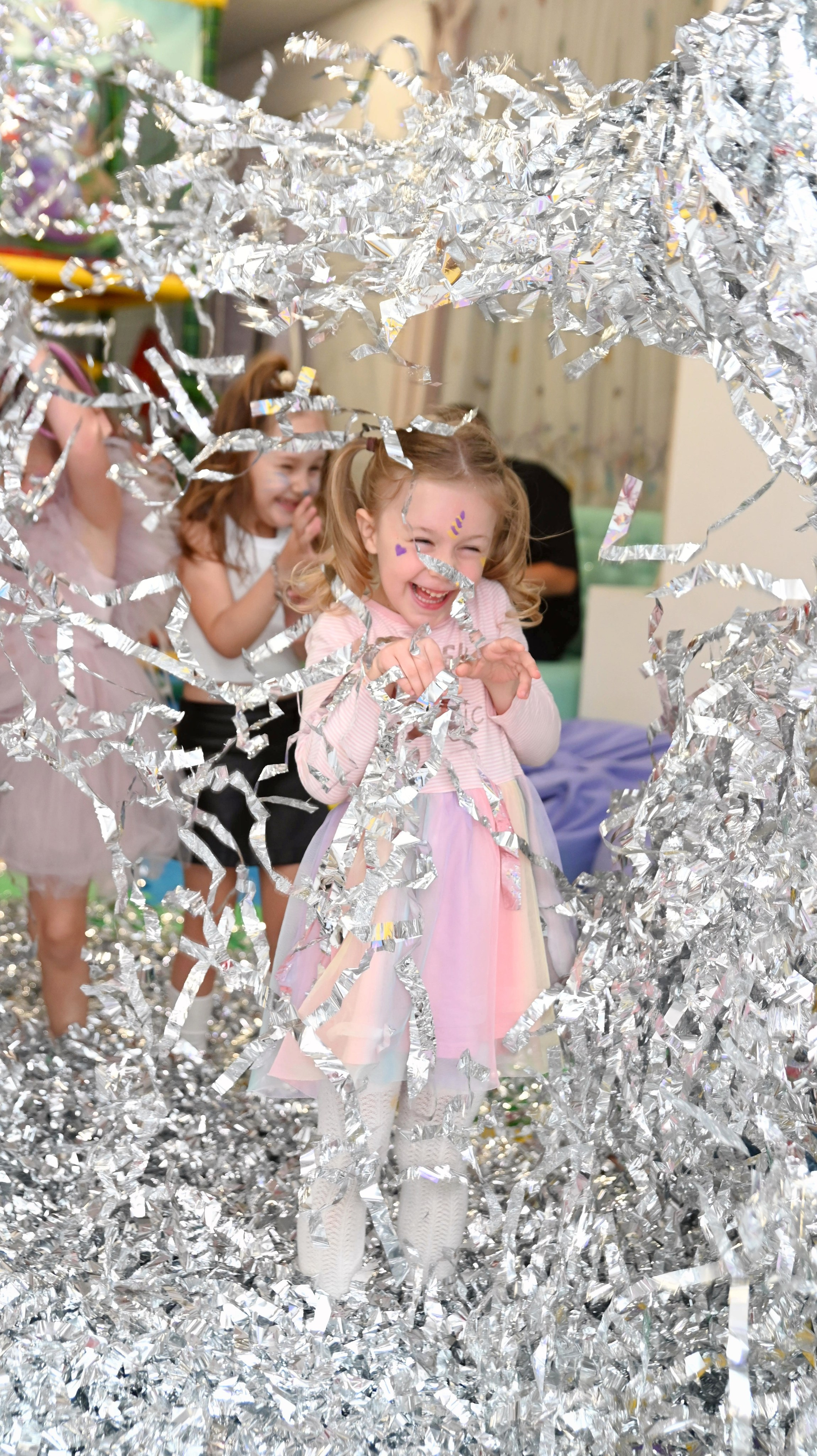 Игротека «Море Позитива». Я Ольга Казанцева, фотографирую снимаю ваши киноистории и печатаю фото и цифровые портреты на холсте