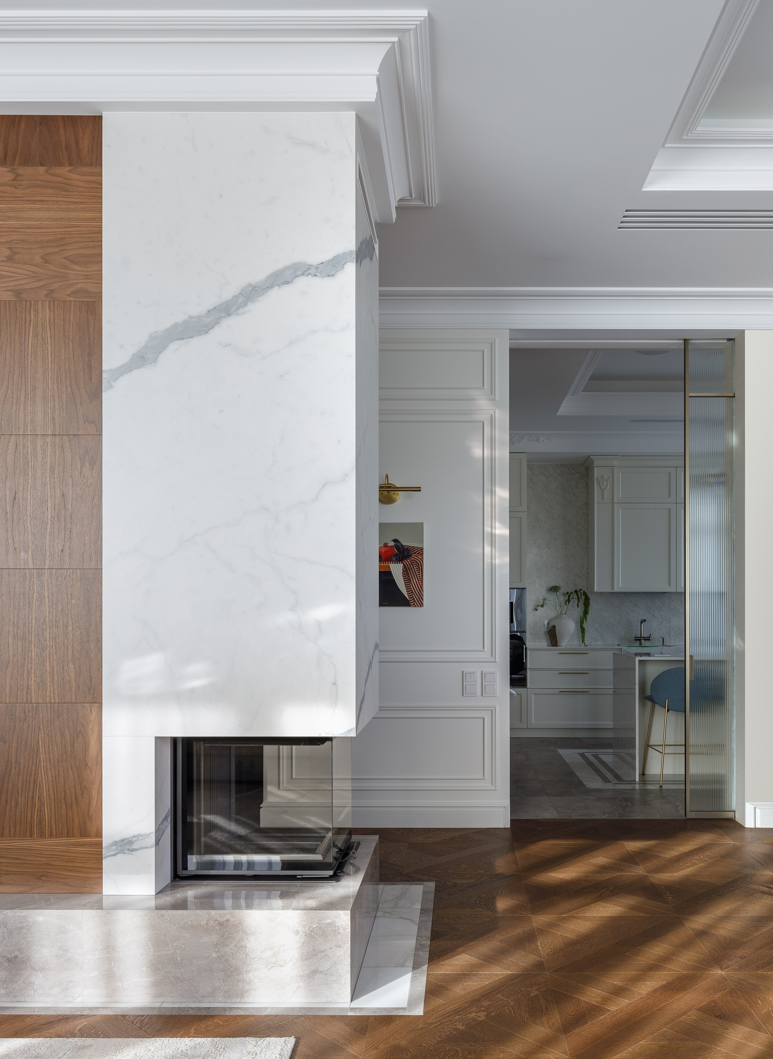 камин в мраморе дизайн интерьера москва пентхаус 