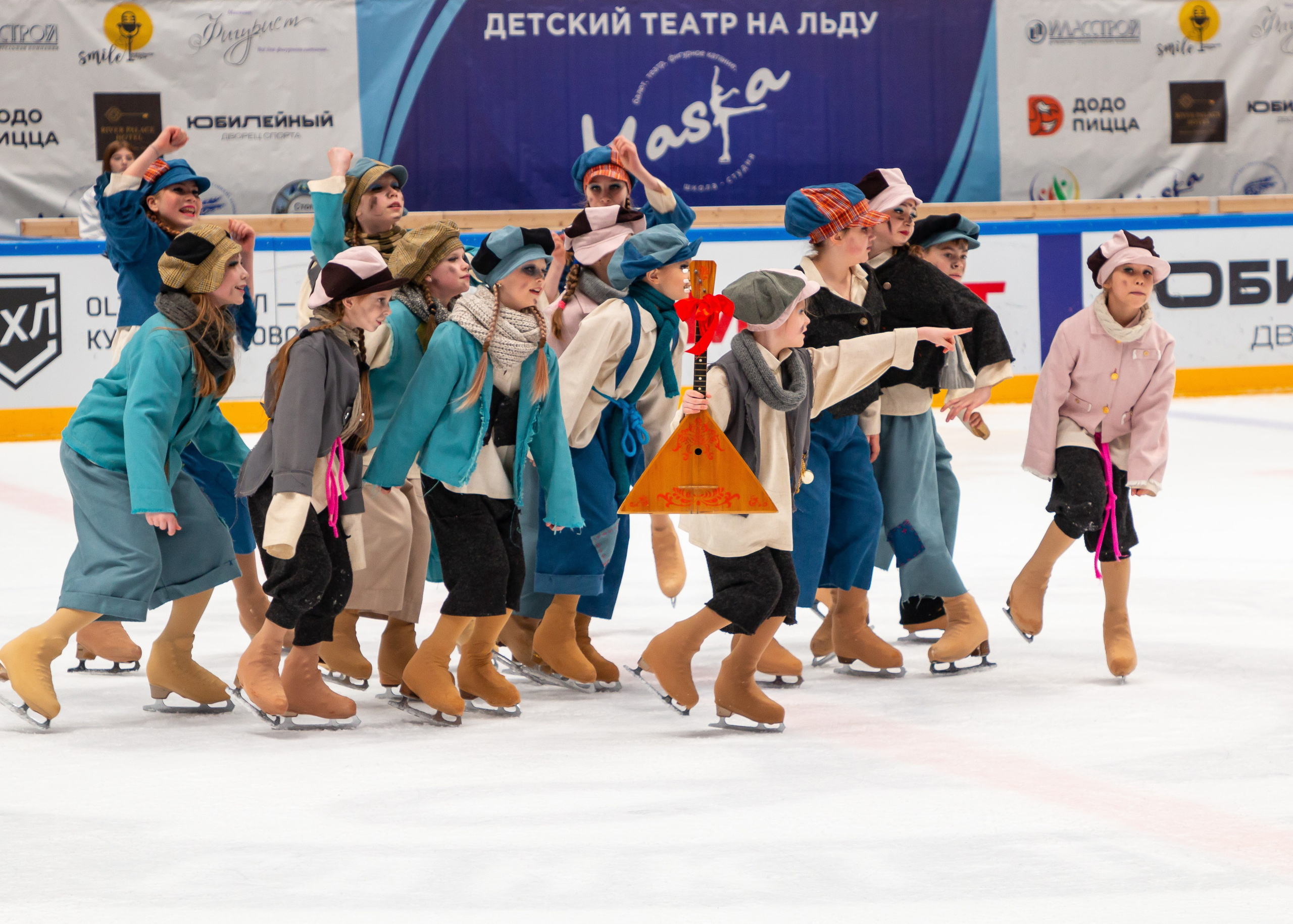 VII Ежегодный фестиваль массовых танцев на льду и фигурного катания «Петровский лёд» Санкт-Петербург 2024. Репортажный фотограф в Москве