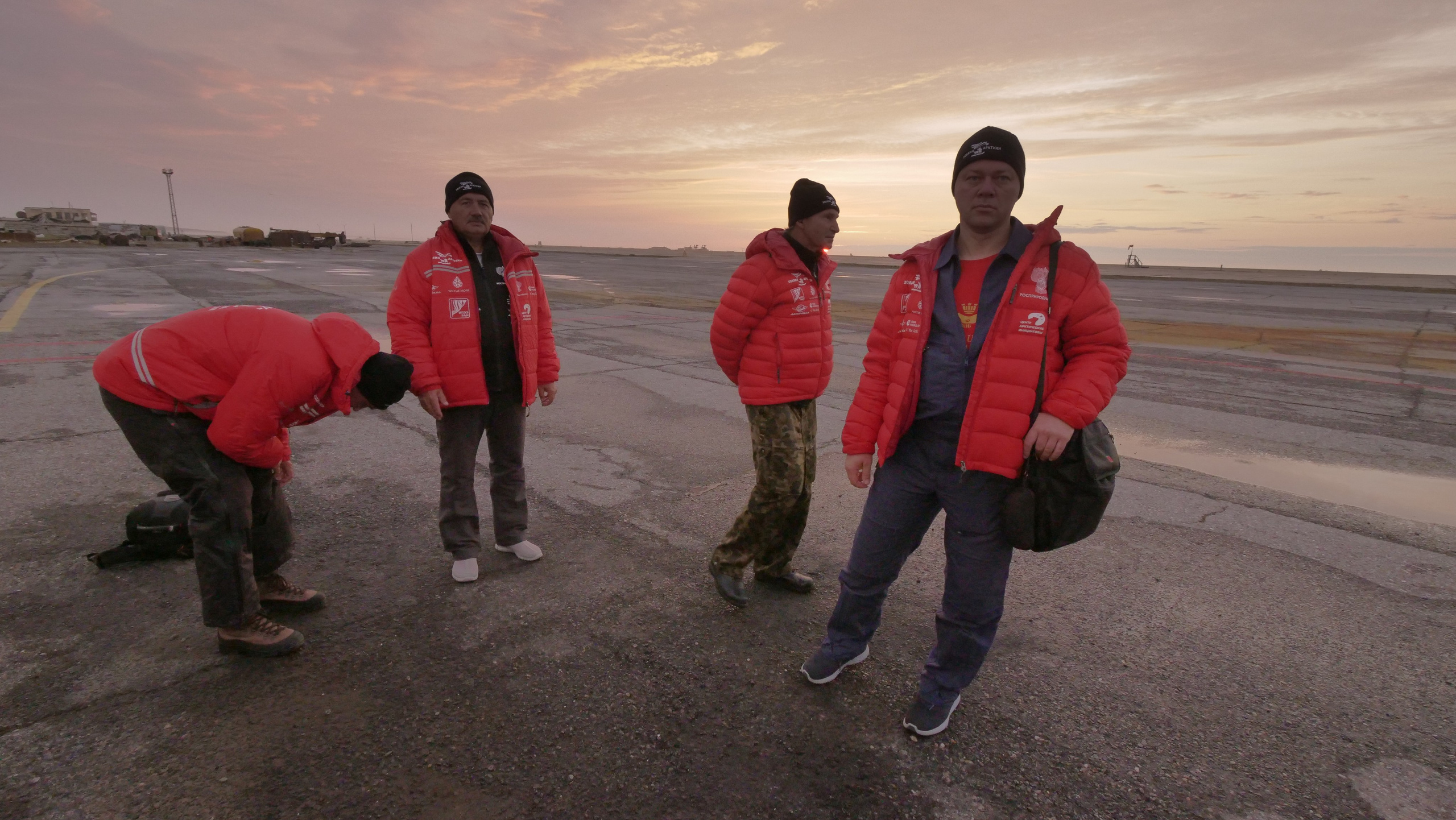 Амдерма — наука (2020 г.). Фотоальбом показывающий увлекательный мир авиации и мир медведей Андрея Иванова