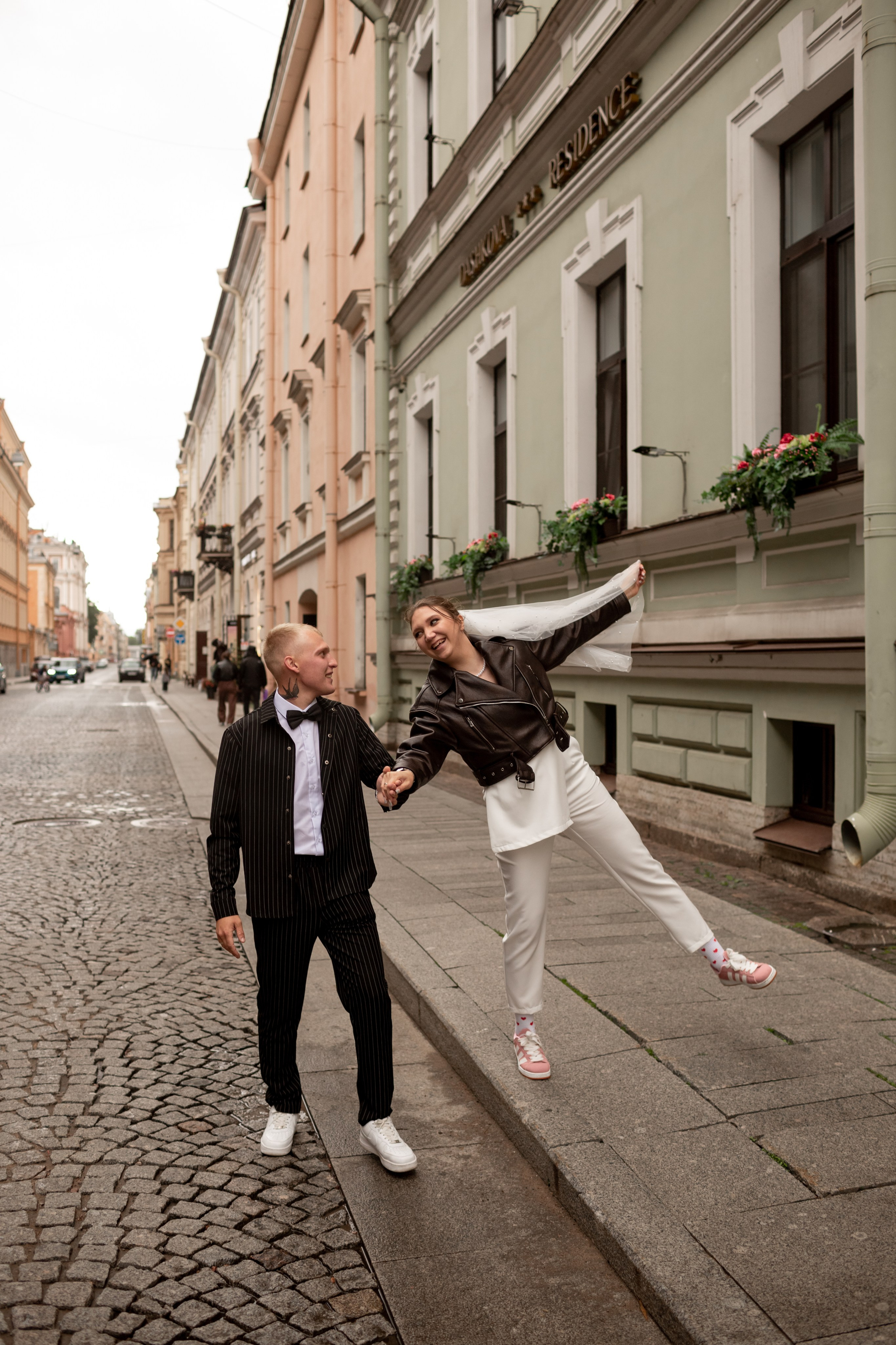 Свадебная фотосессия в центре Петербурга. Свадебный фотограф Кирилл Белый