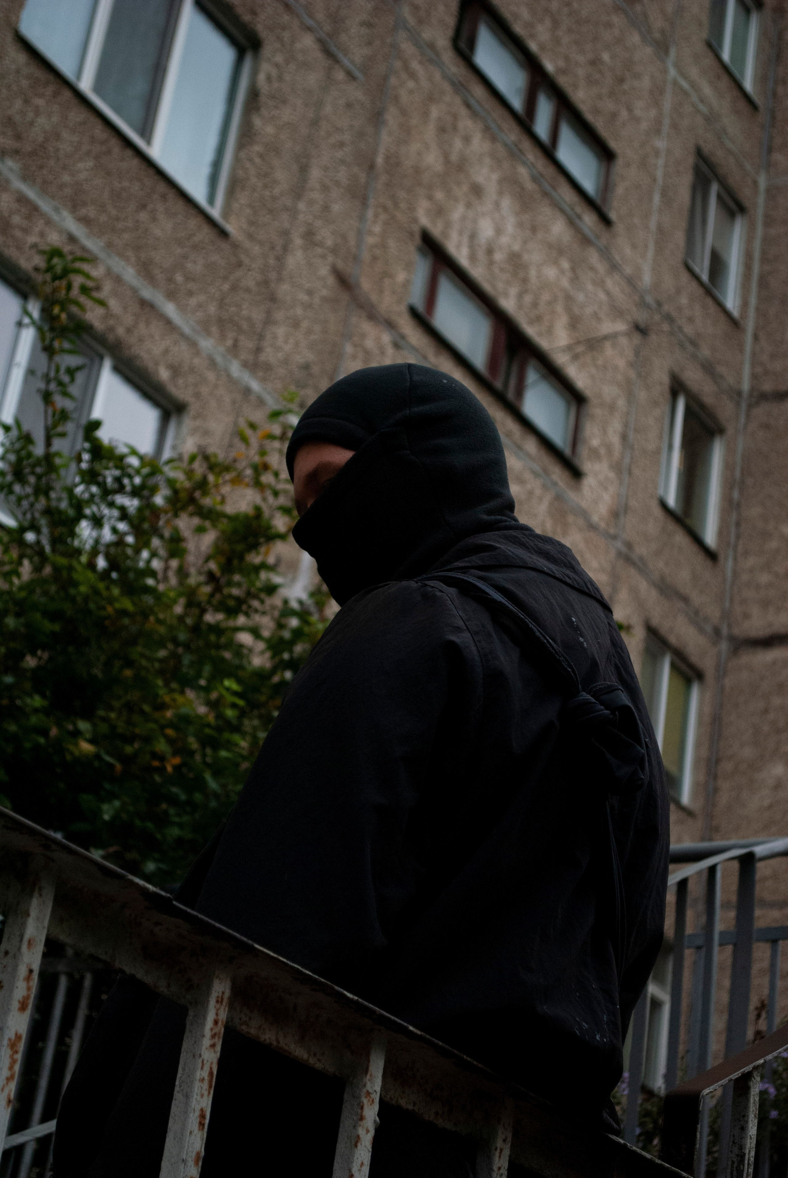 Уличная съемка — Иван. Портретный фотограф в Орле. Готовые фото за 3 дня! Помощь в позировании. Советы по организации