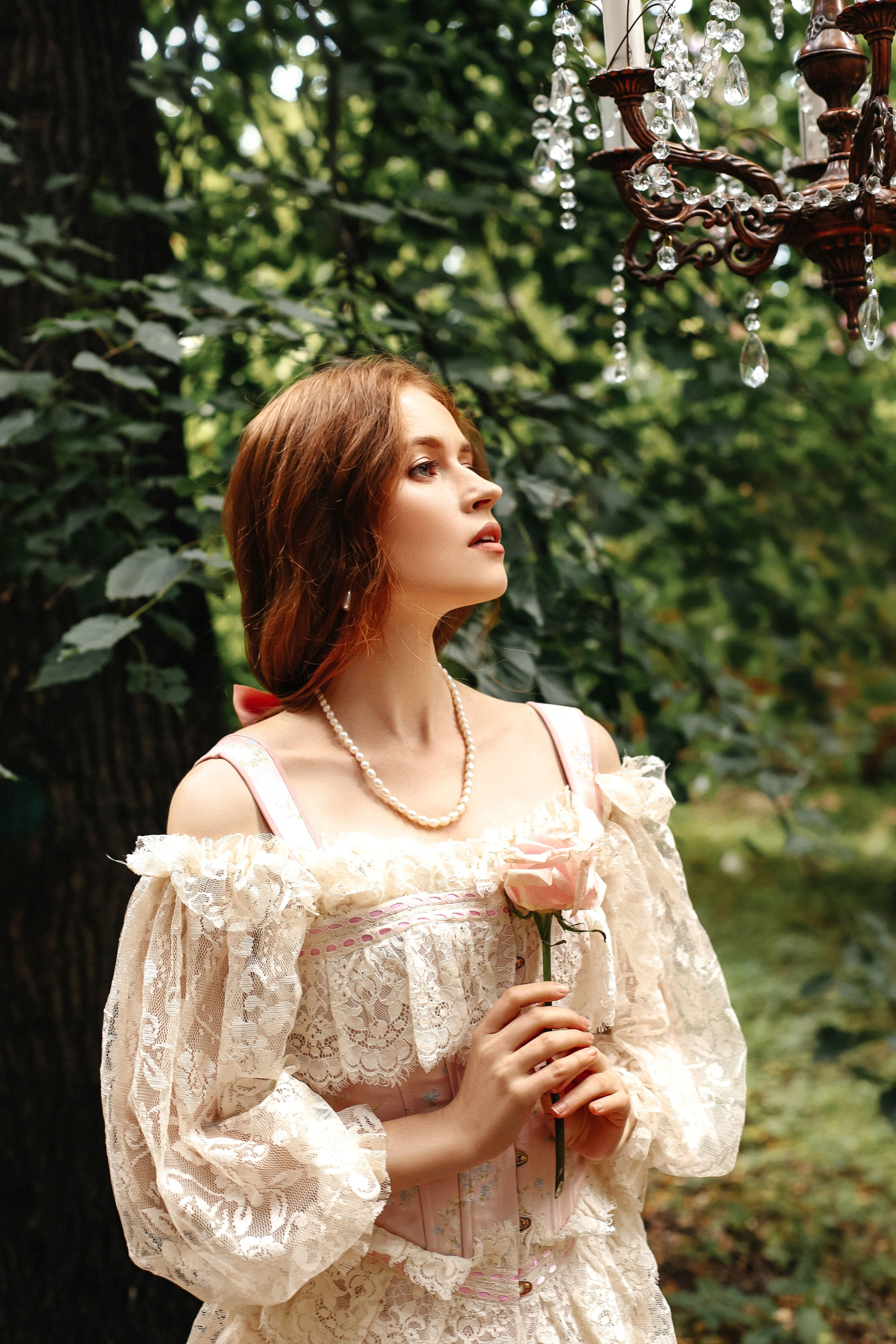 Женская фотосессия с живыми цветами в Москве. Свадебный и семейный фотограф в Москве