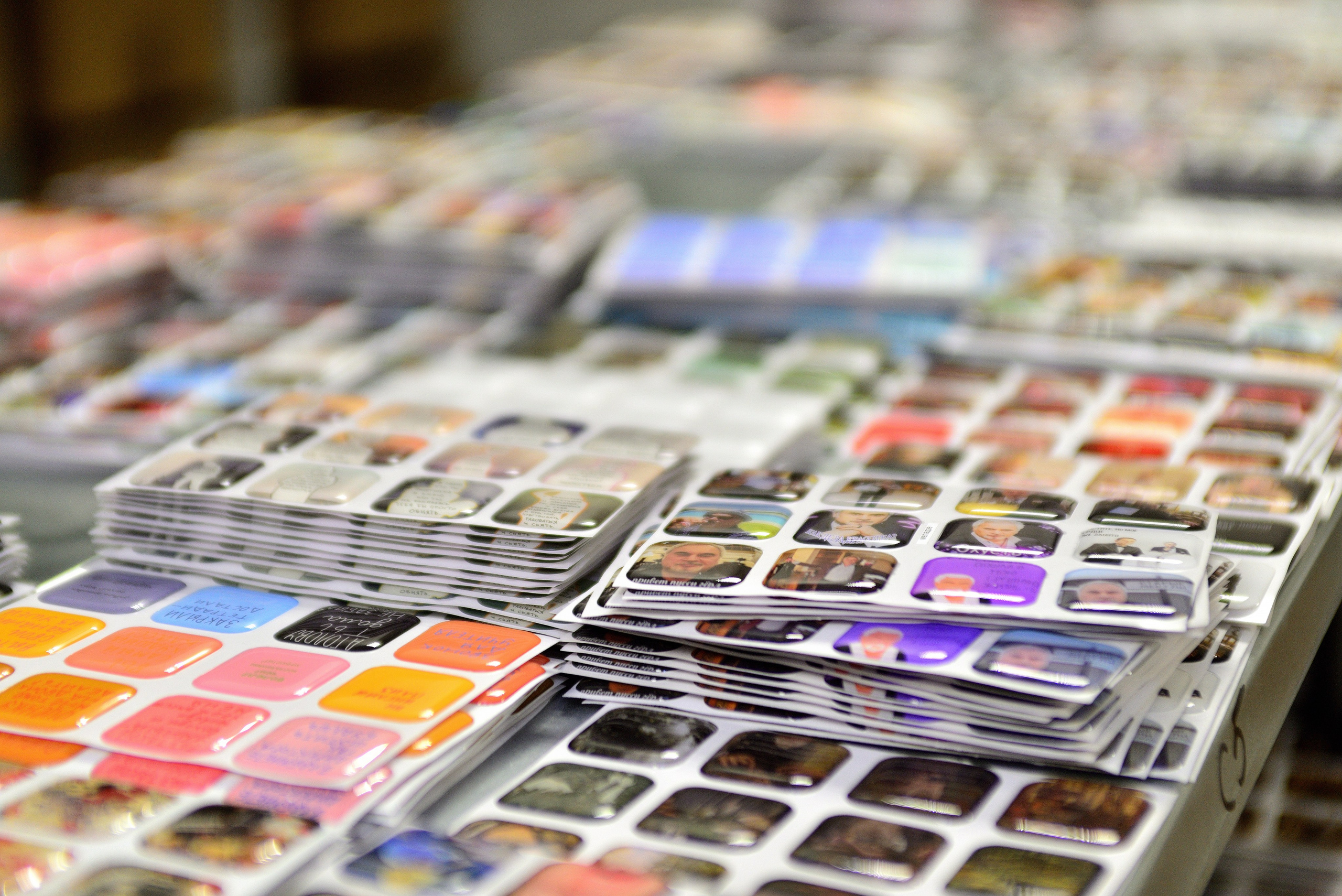 Производство 3D стикеров. Фотограф Сергей Сергеев