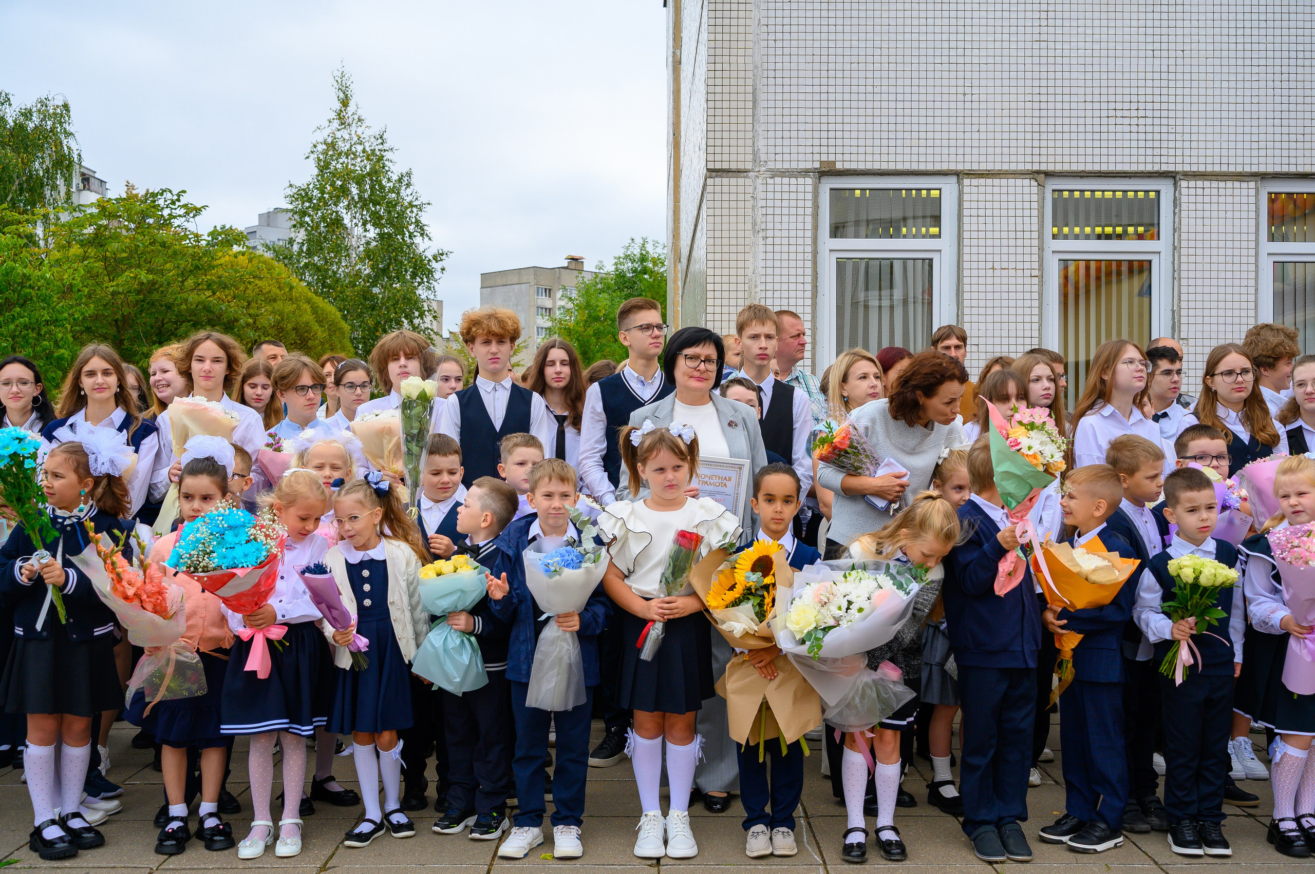 Вот звучит первый звонок, перед этим долгое приготовление к новому этапу в жизни, Яромир идет в школу. Фотоуслуги, услуги фотографа, фотографирование важных событий