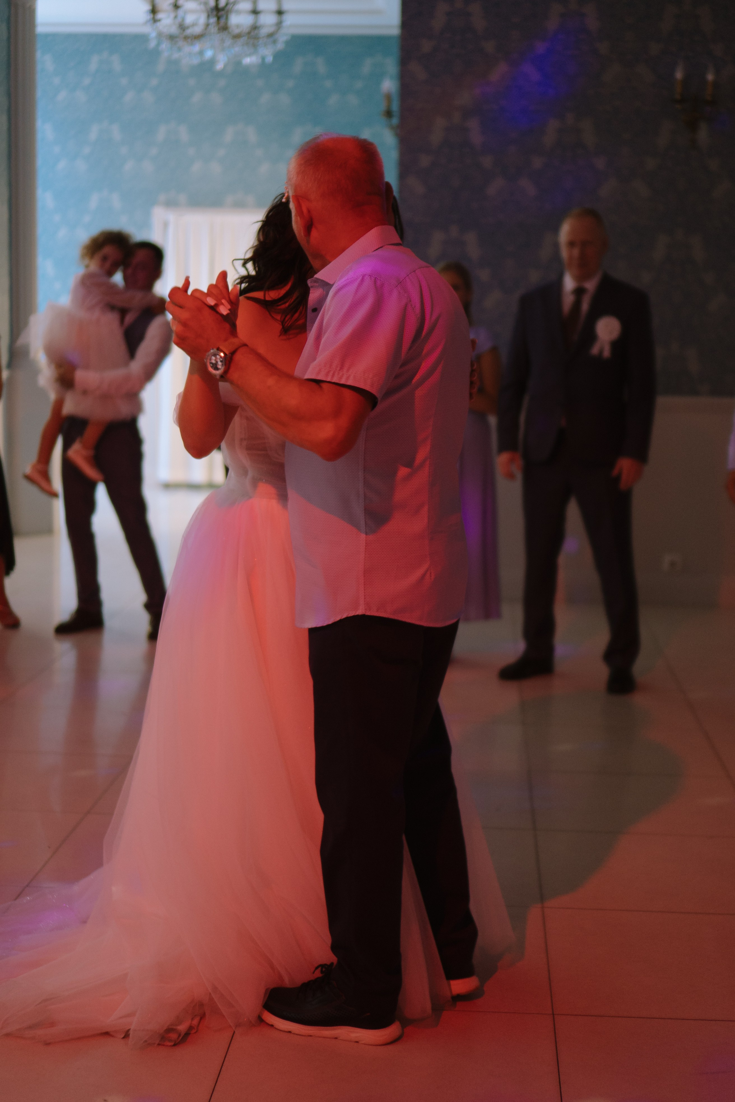 ТАНЕЦ ОТЦА И ДОЧЕРИ НА БАНКЕТЕ (СВАДЕБНАЯ ФОТОСЕСИИЯ БАНКЕТА). Профессиональный фотограф, Санкт-Петербург — Виктория Богомолова