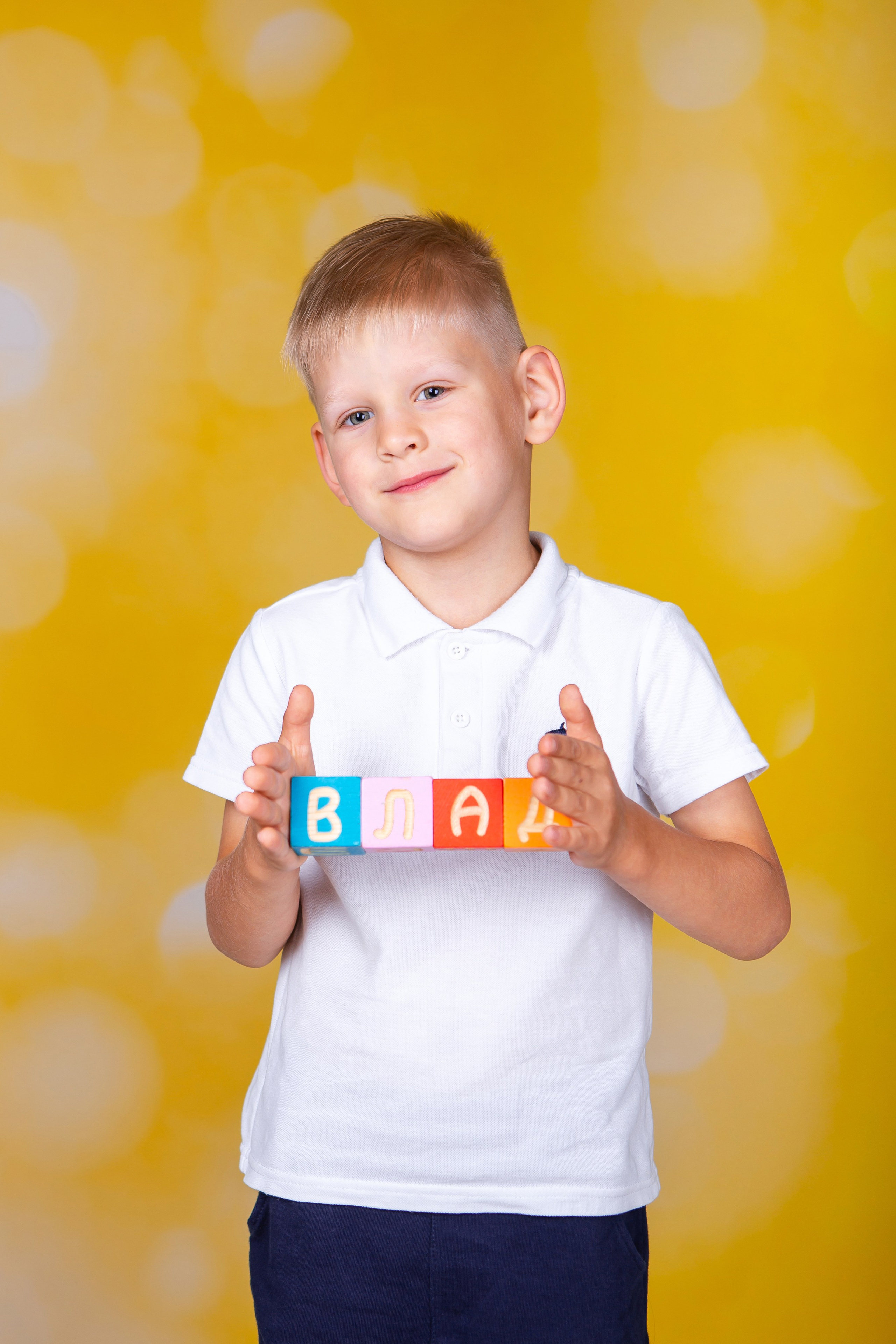 Жёлтый фон. Фото дети. Выпускные альбомы Нижний Тагил